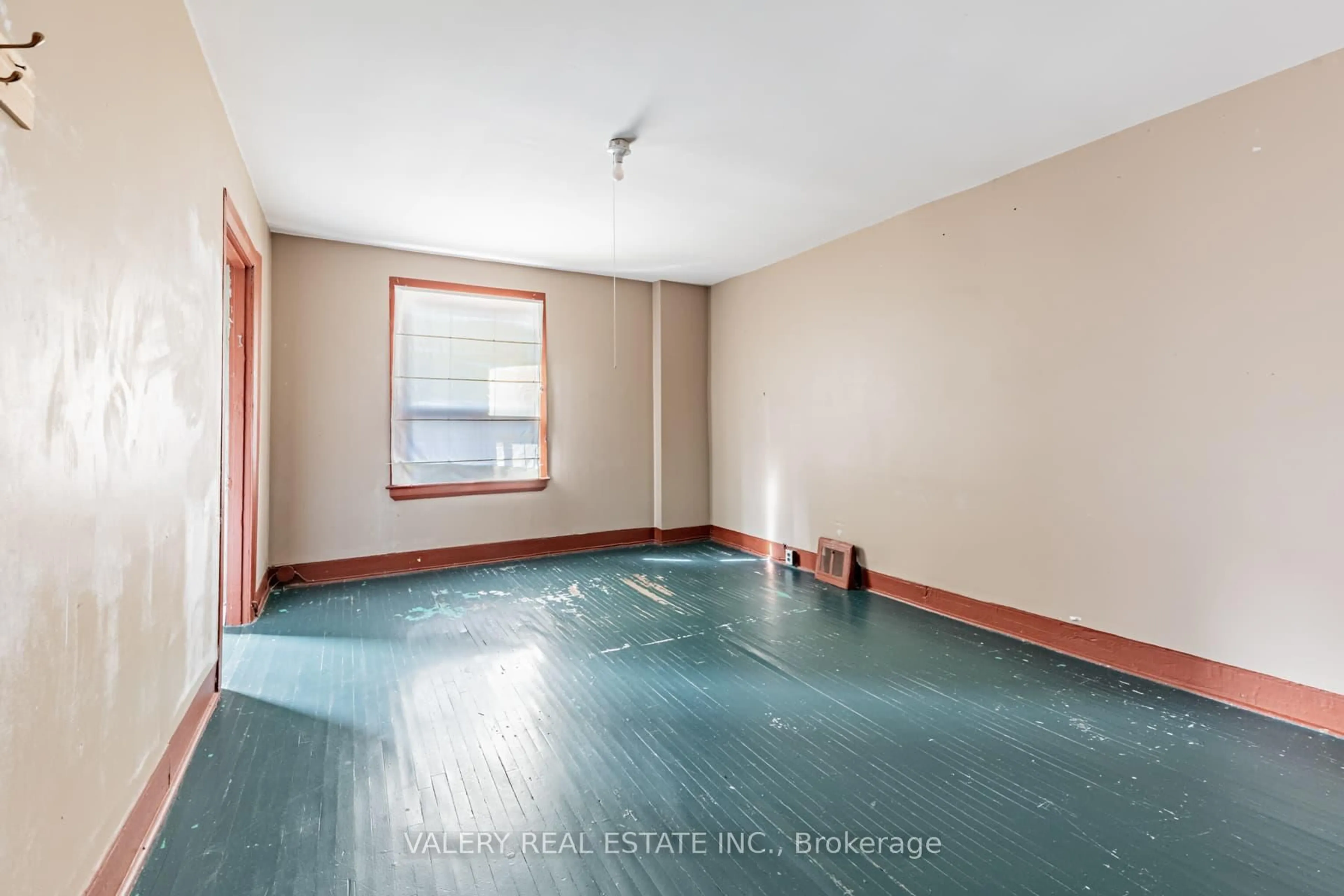 A pic of a room for 9 St Patricks Sq, Toronto Ontario M5T 1W8