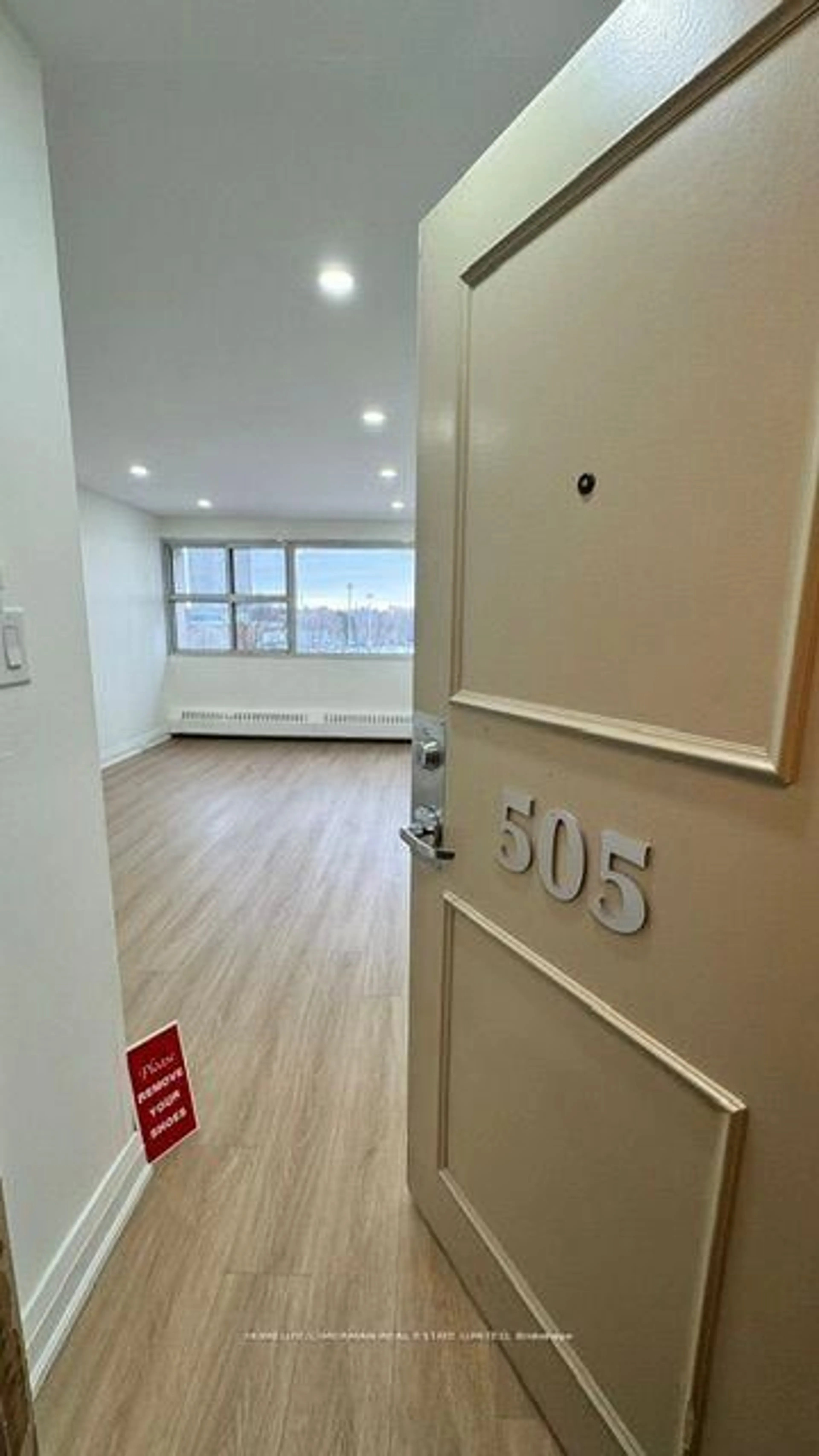 Unknown for 725 Don Mills Rd #505, Toronto Ontario M3C 1S6