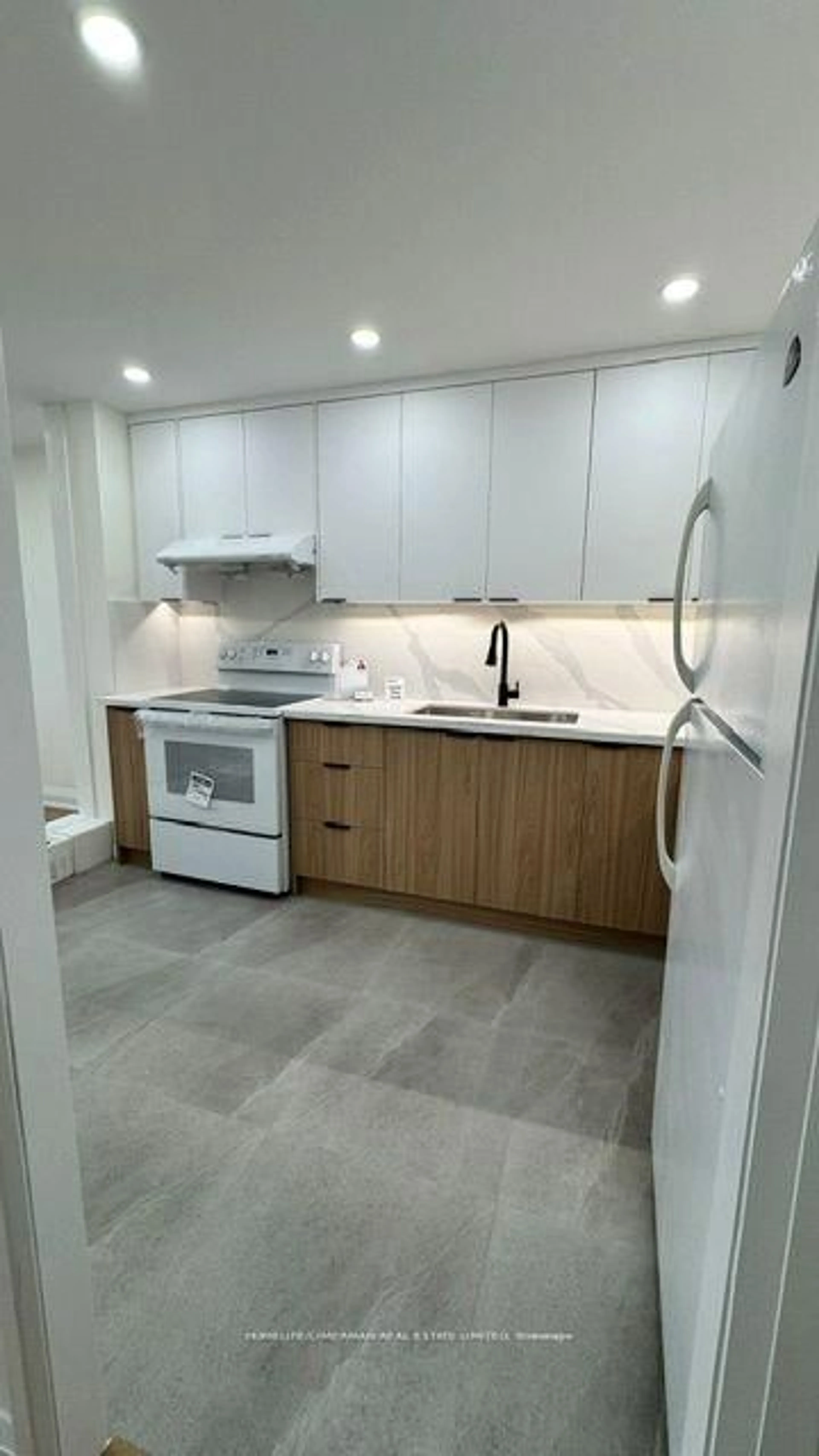 Standard kitchen, ceramic/tile floor for 725 Don Mills Rd #505, Toronto Ontario M3C 1S6