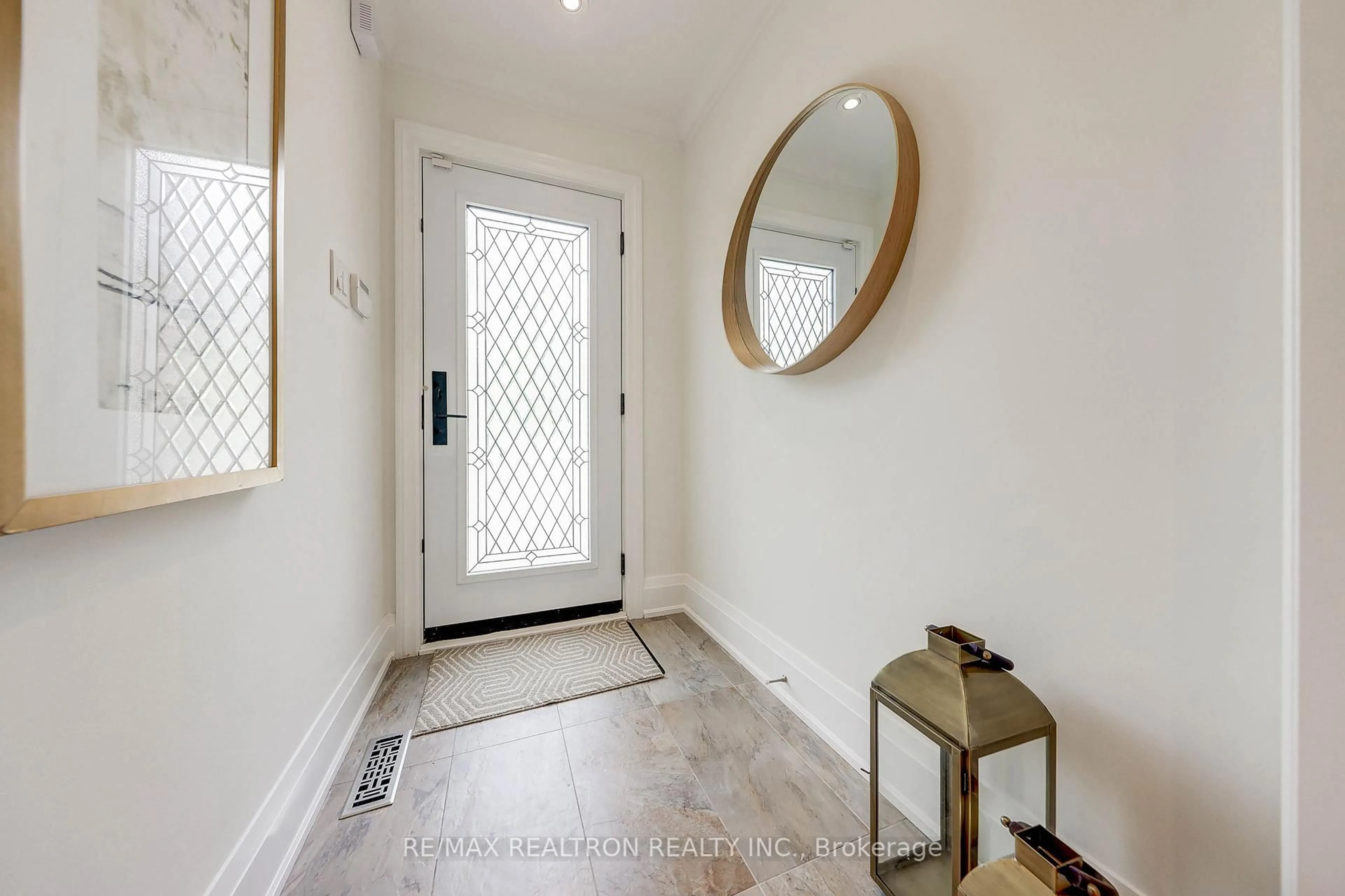 Indoor entryway for 14 Anvil Millway, Toronto Ontario M2L 1R1