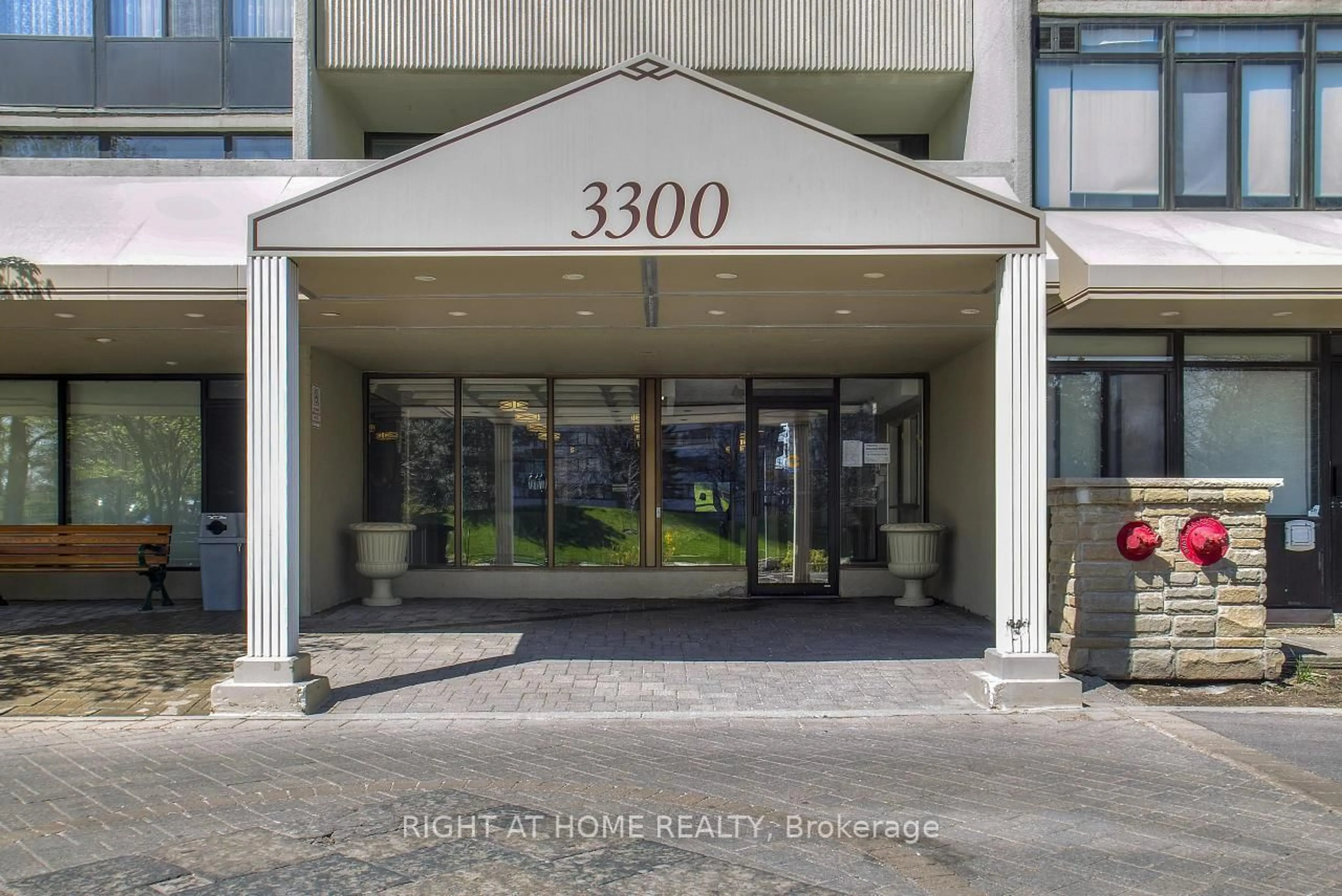 Indoor foyer for 3300 Don Mills Rd #1406, Toronto Ontario M2J 4X7