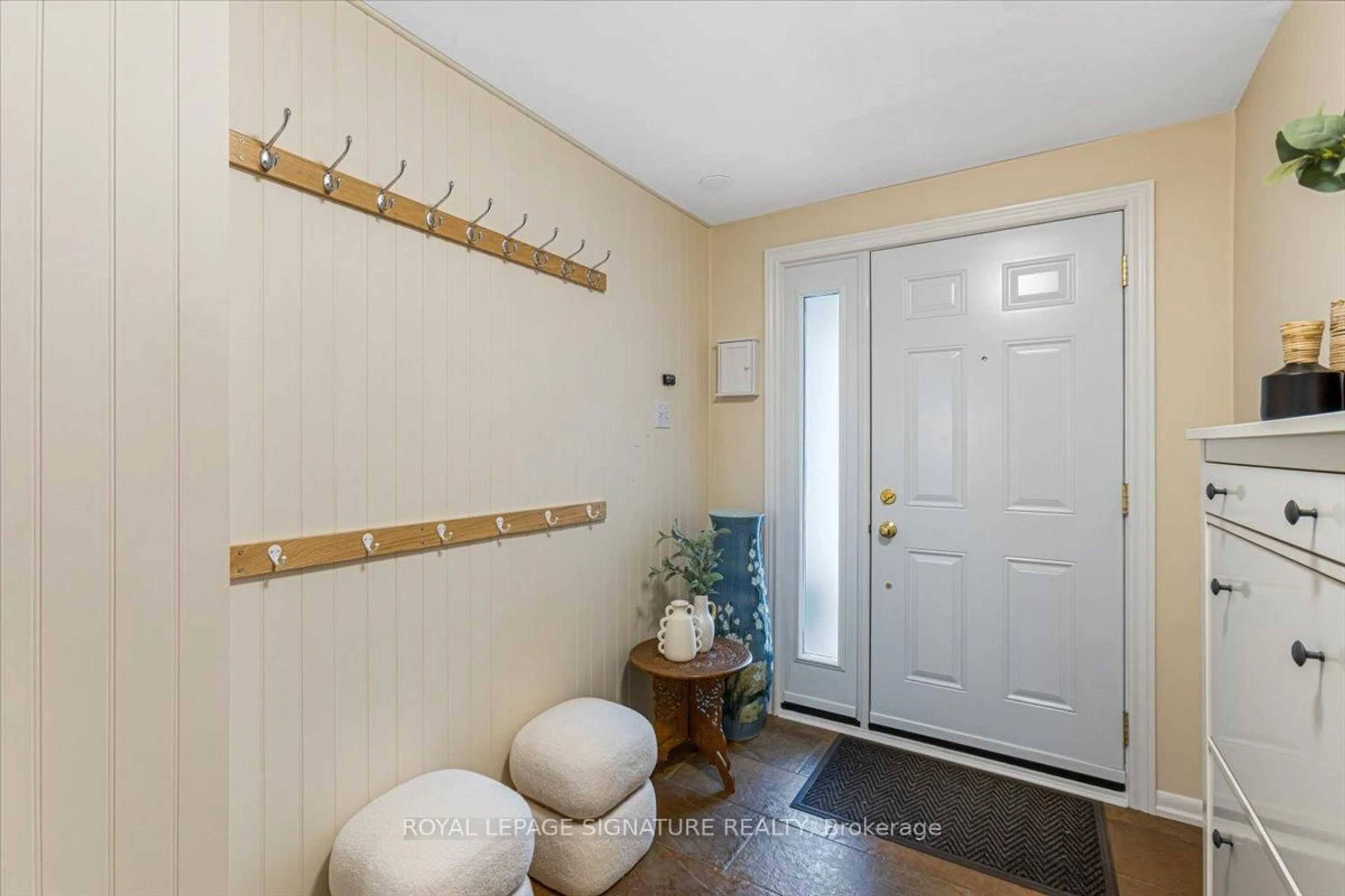 Indoor entryway for 86 Wagon Trailway, Toronto Ontario M2J 4V5