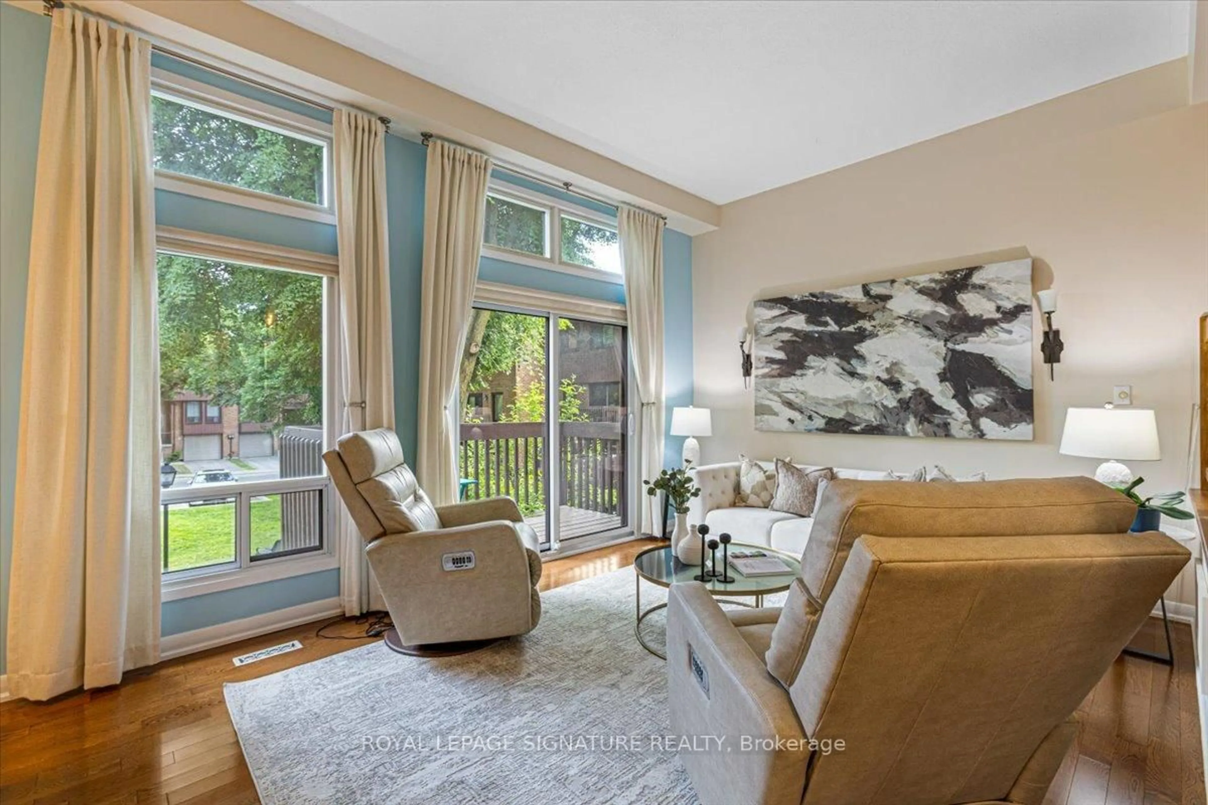 Living room with furniture, unknown for 86 Wagon Trailway, Toronto Ontario M2J 4V5