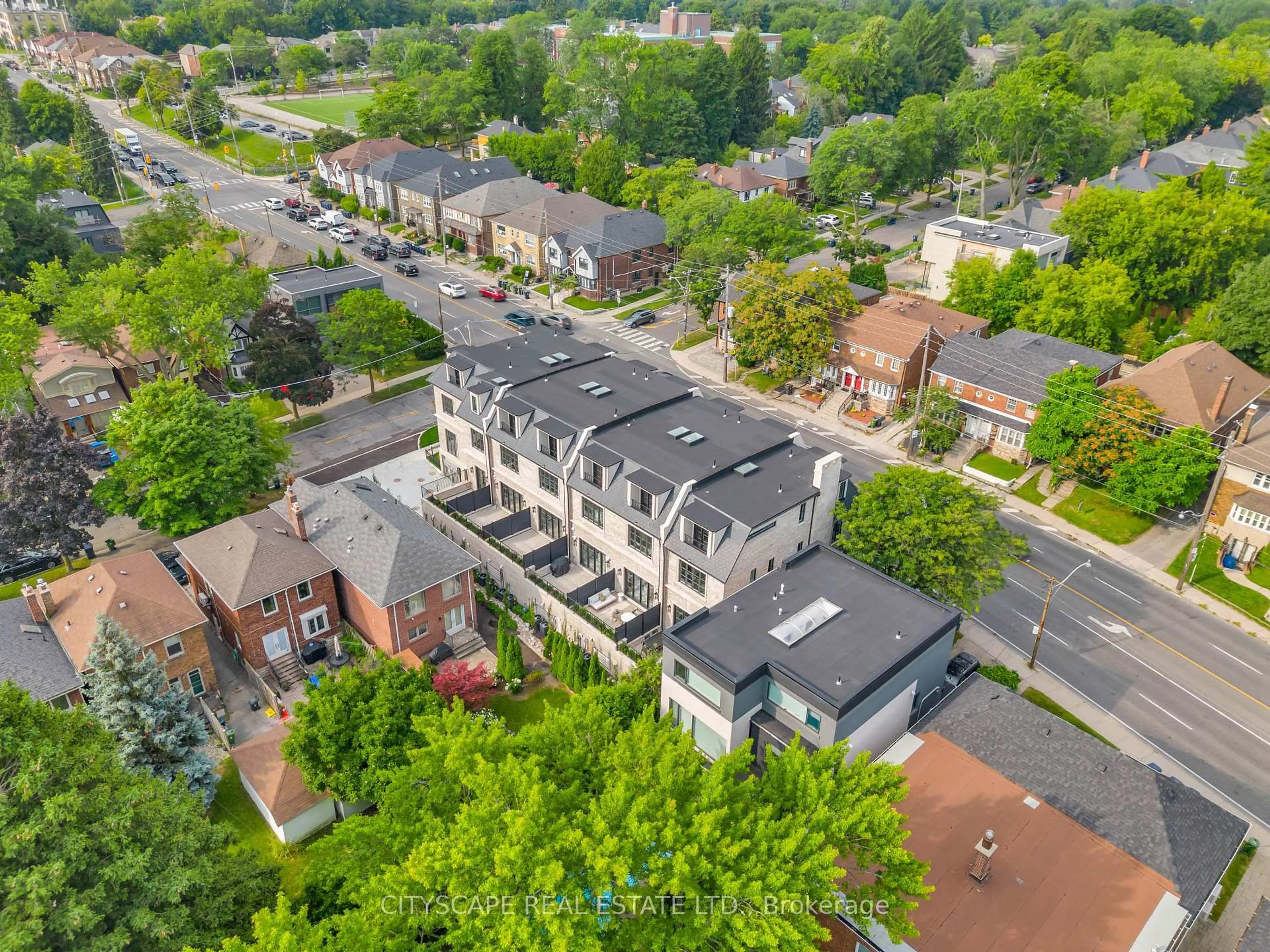 A pic from outside/outdoor area/front of a property/back of a property/a pic from drone, city buildings view from balcony for 372 Briar Hill Ave, Toronto Ontario M4R 1J2