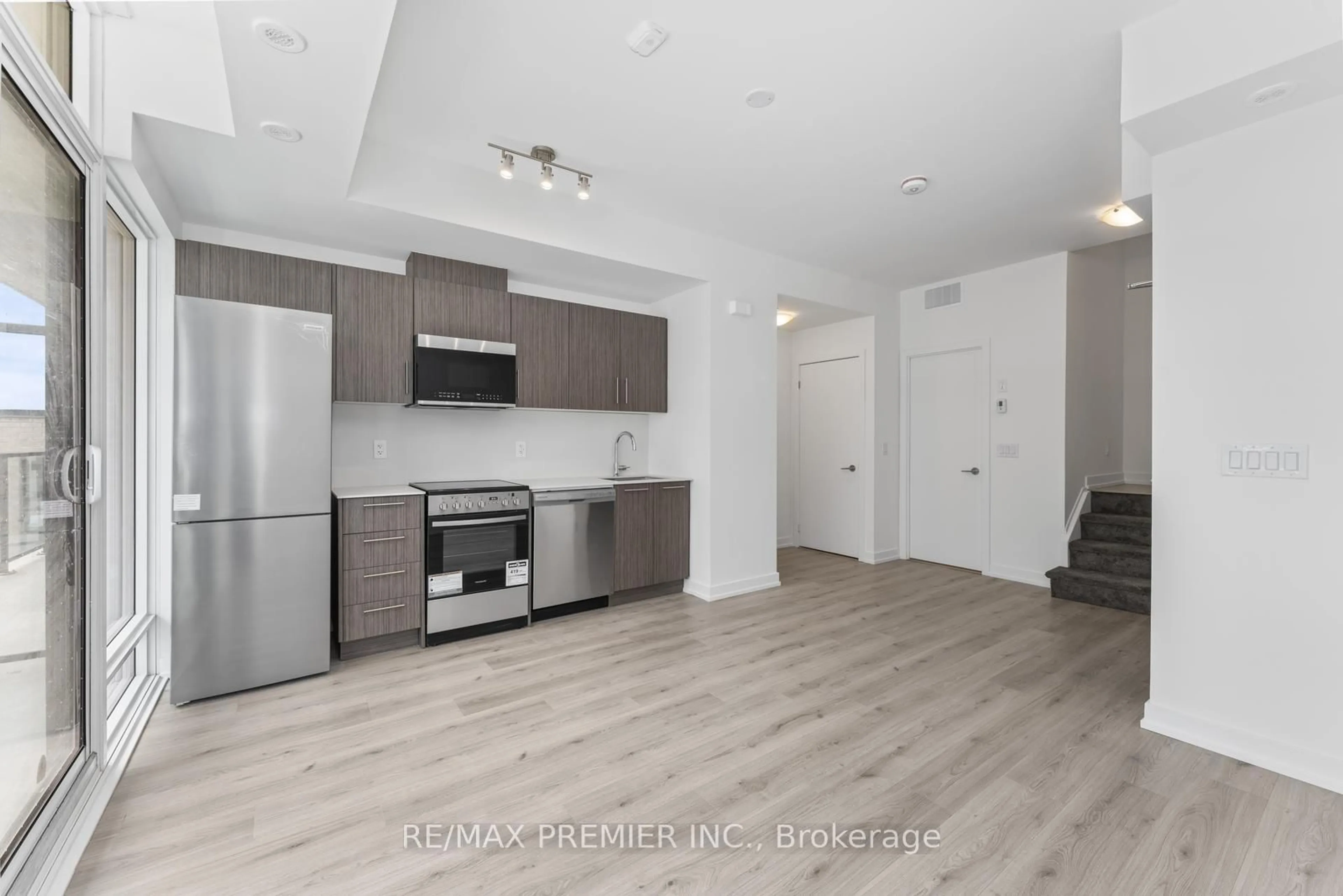 Unknown for 851 Sheppard Ave #15, Toronto Ontario M3H 0G2