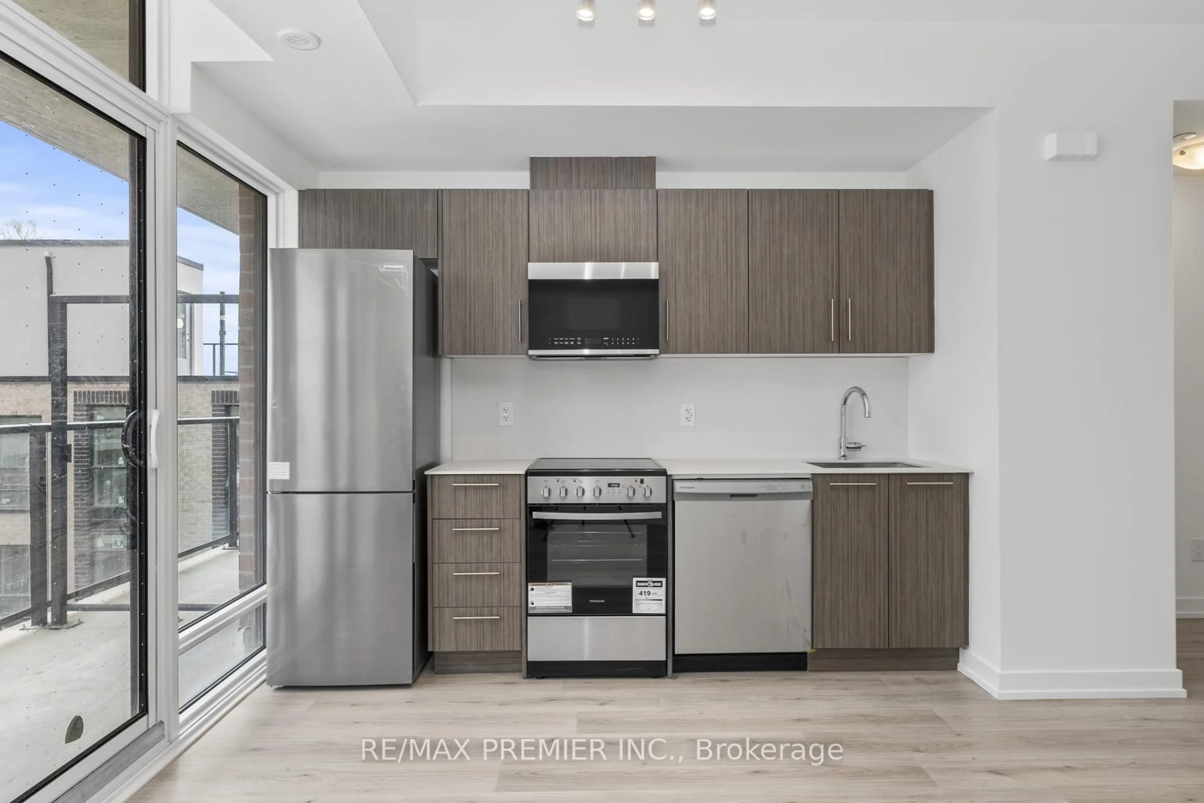Standard kitchen, unknown for 851 Sheppard Ave #15, Toronto Ontario M3H 0G2