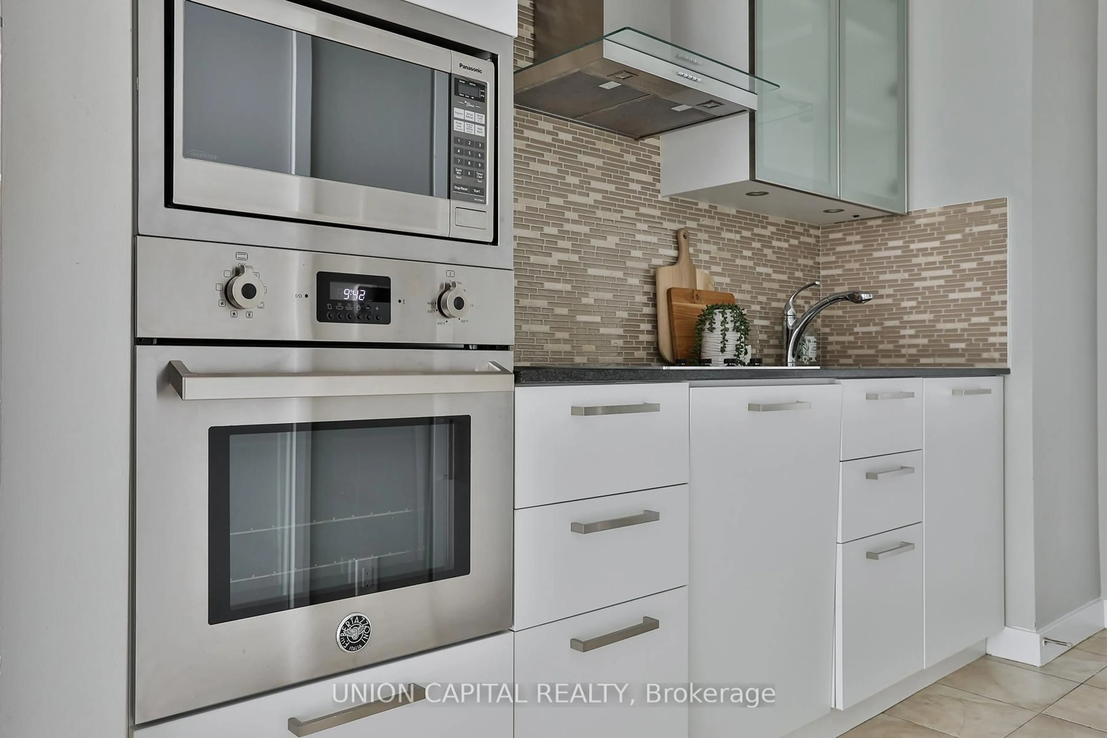 Contemporary kitchen, ceramic/tile floor for 14 York St #3902, Toronto Ontario M5J 0B1
