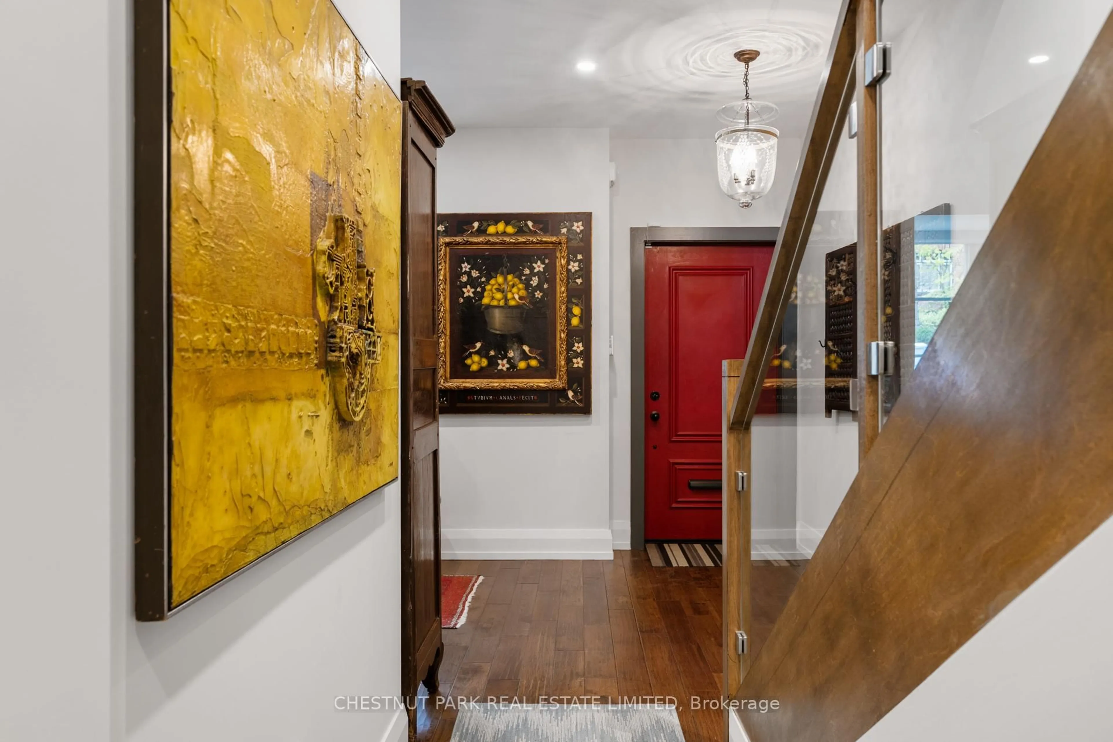 Indoor foyer for 61 Woodlawn Ave, Toronto Ontario M4V 1G6