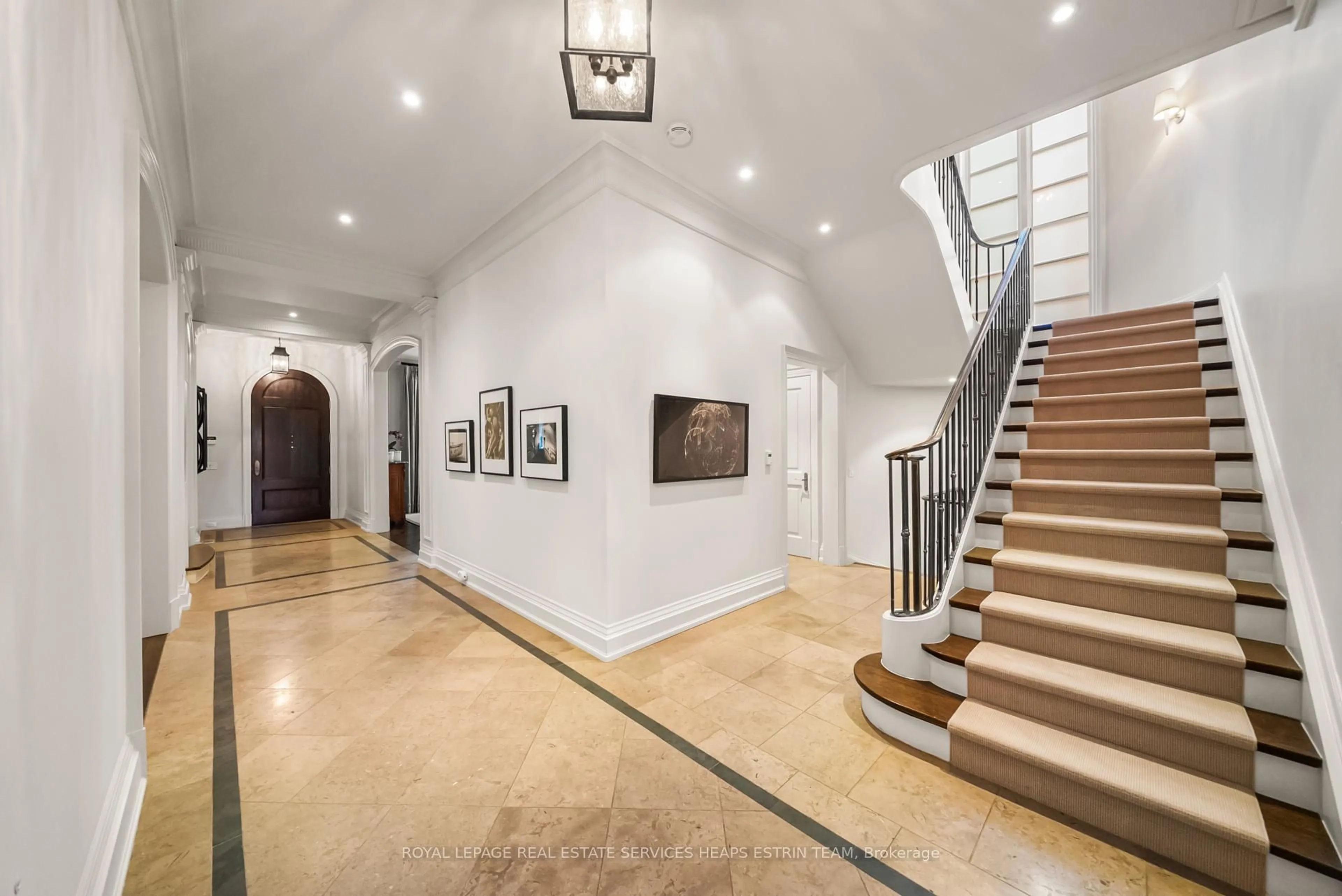 Indoor foyer for 108 Cheltenham Ave, Toronto Ontario M4N 1P9
