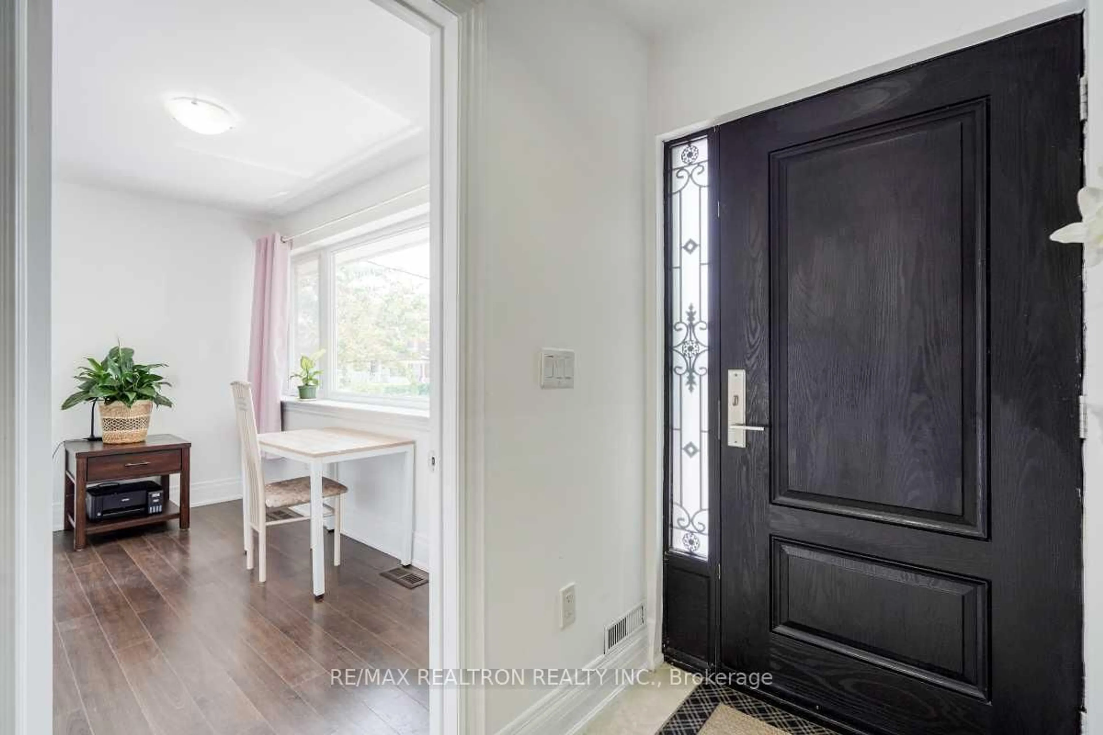 Indoor entryway for 44 Jesmond Ave, Toronto Ontario M6E 1V5