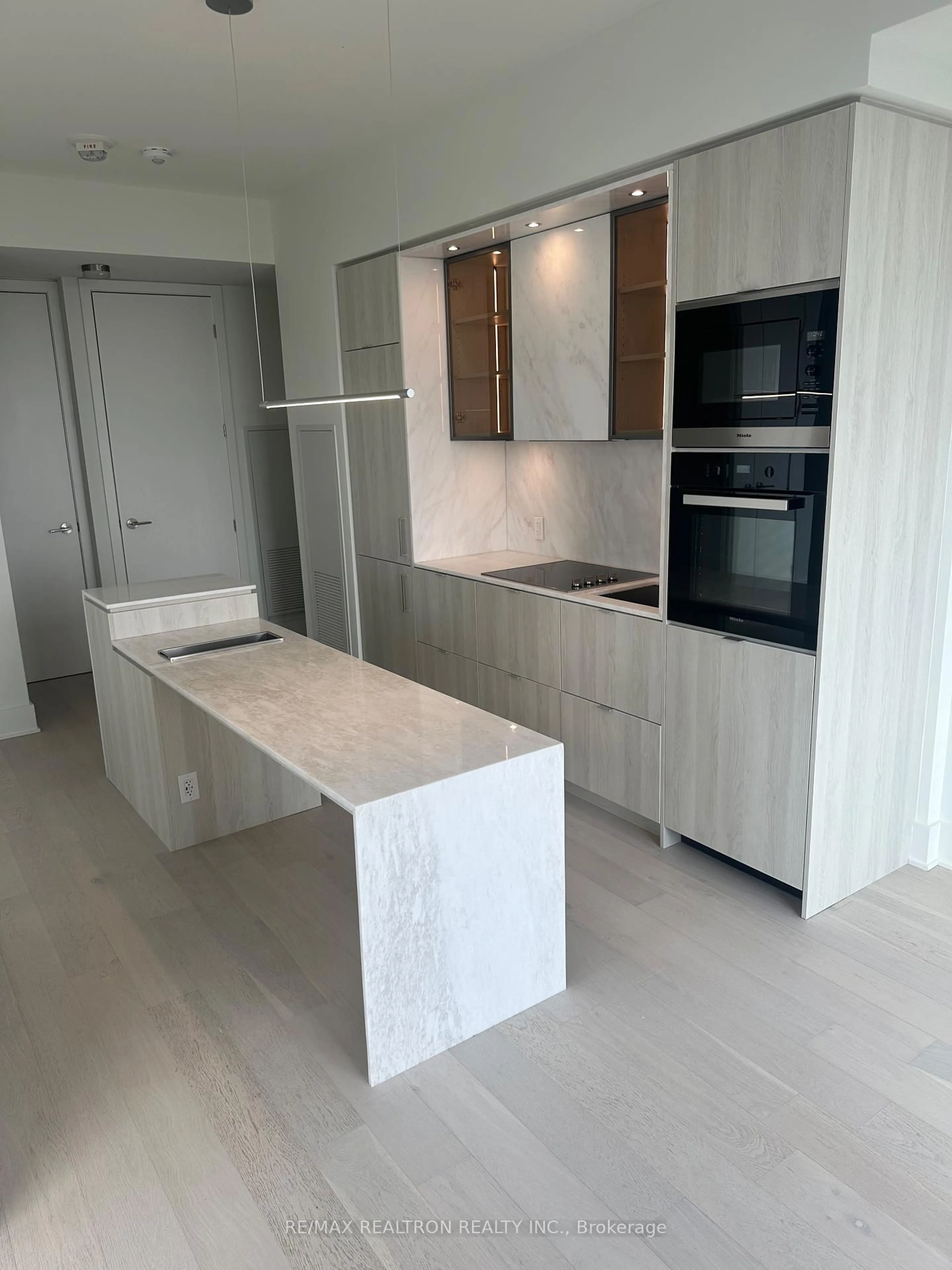 Unknown for 11 Yorkville Ave #5607, Toronto Ontario M4W 0B7
