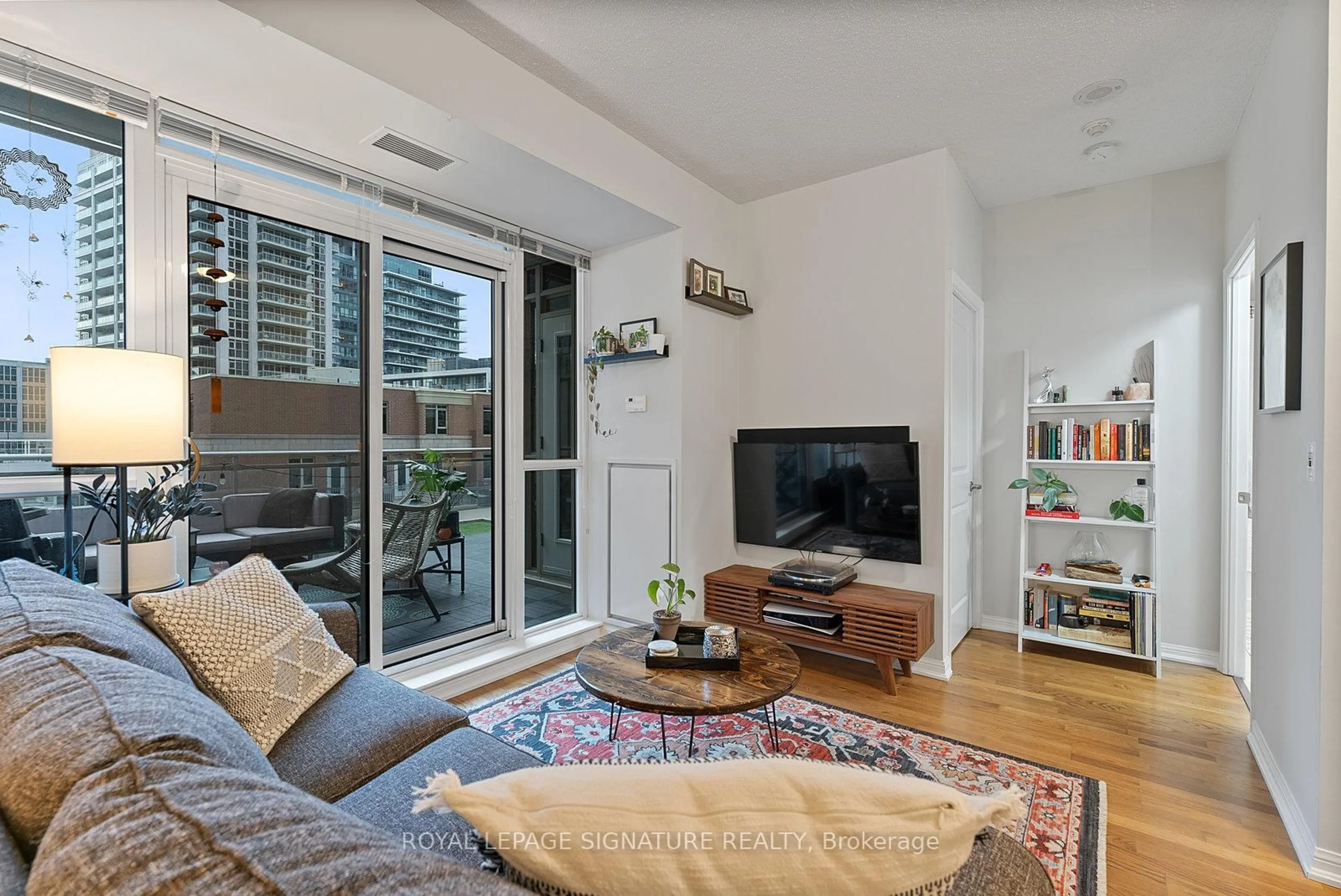 Living room with furniture, unknown for 628 Fleet St #316, Toronto Ontario M5V 1A9