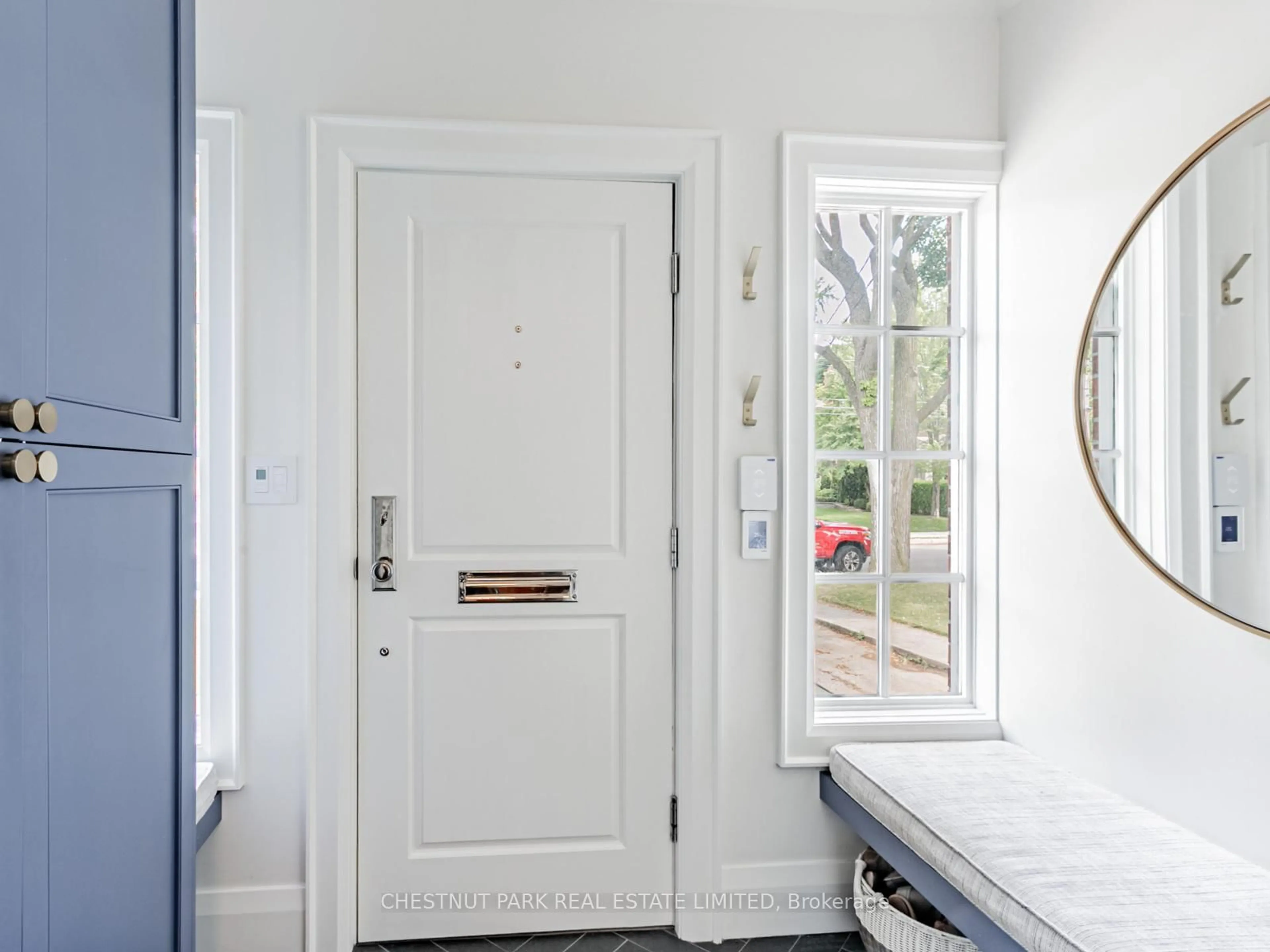 Indoor entryway for 199 Glengrove Ave, Toronto Ontario M4R 1P4