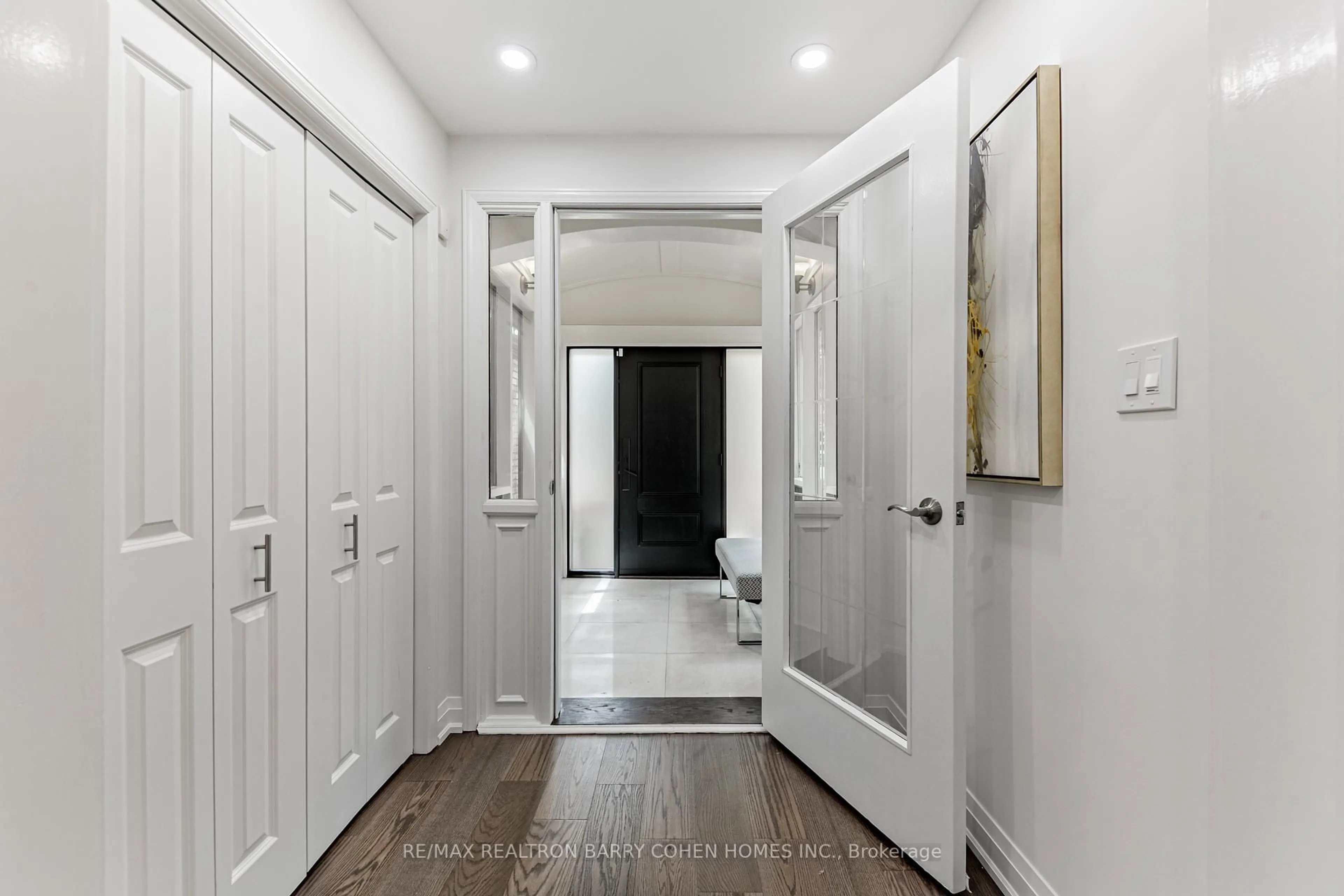 Indoor entryway for 57 Riderwood Dr, Toronto Ontario M2L 2E7