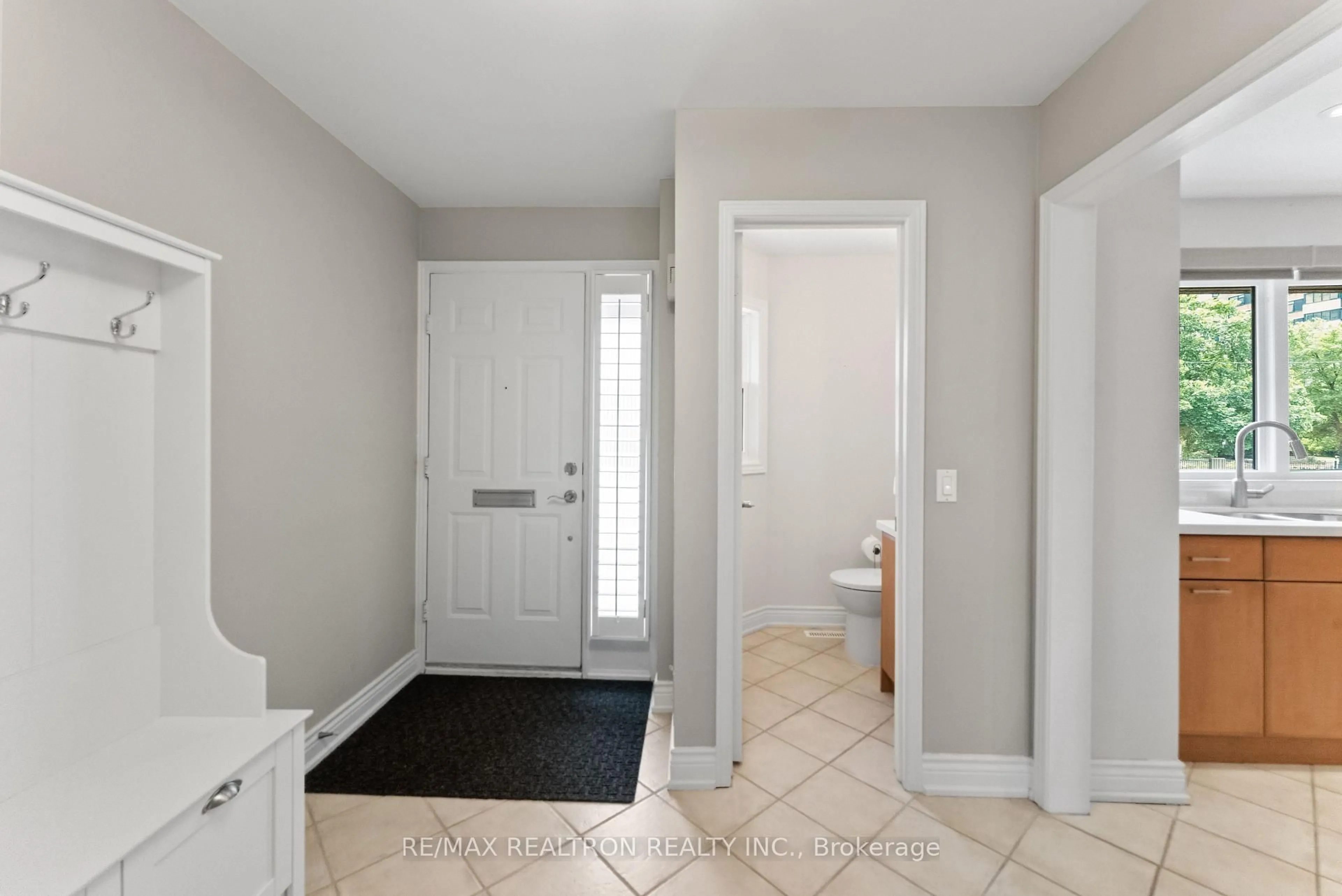 Indoor entryway for 316 Torresdale Ave, Toronto Ontario M2R 3N3