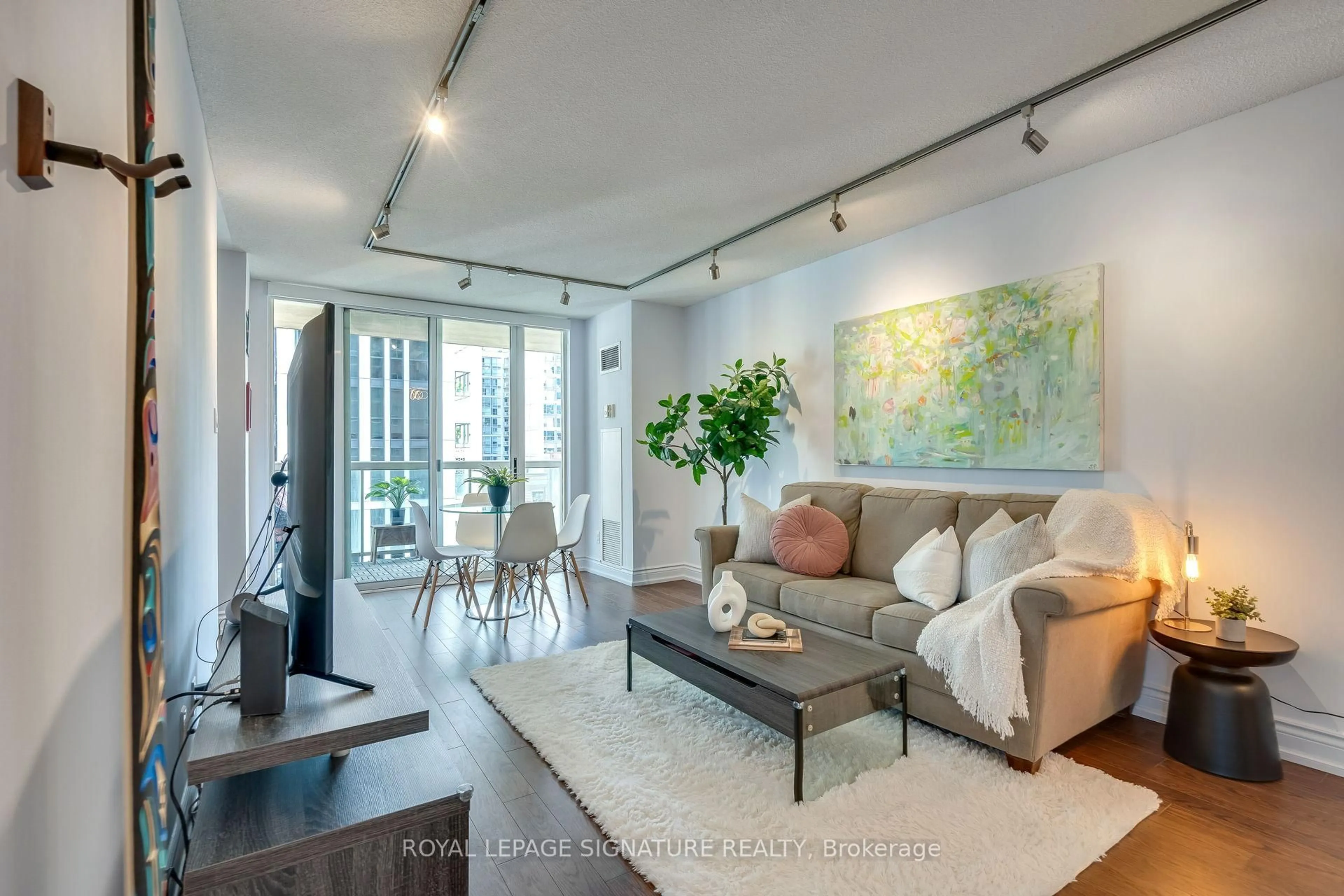 Living room with furniture, unknown for 323 Richmond St #712, Toronto Ontario M5A 4R3