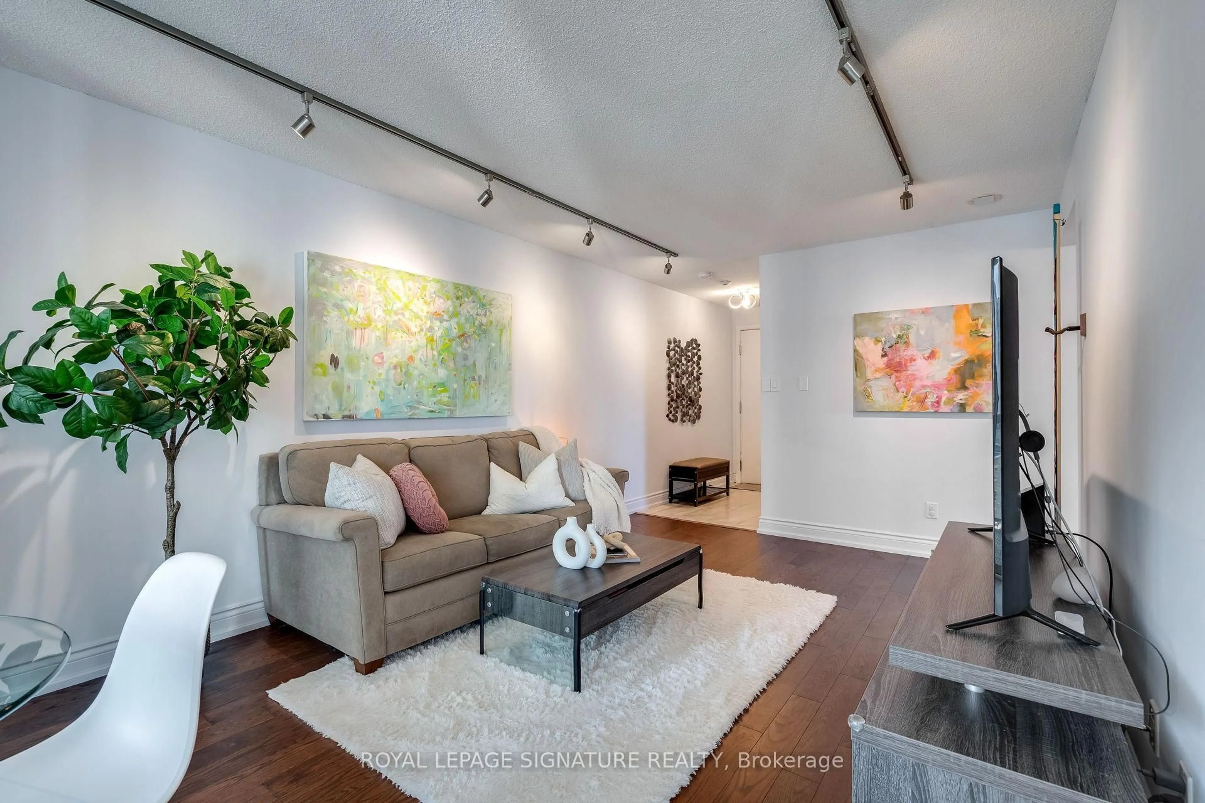 Living room with furniture, unknown for 323 Richmond St #712, Toronto Ontario M5A 4R3