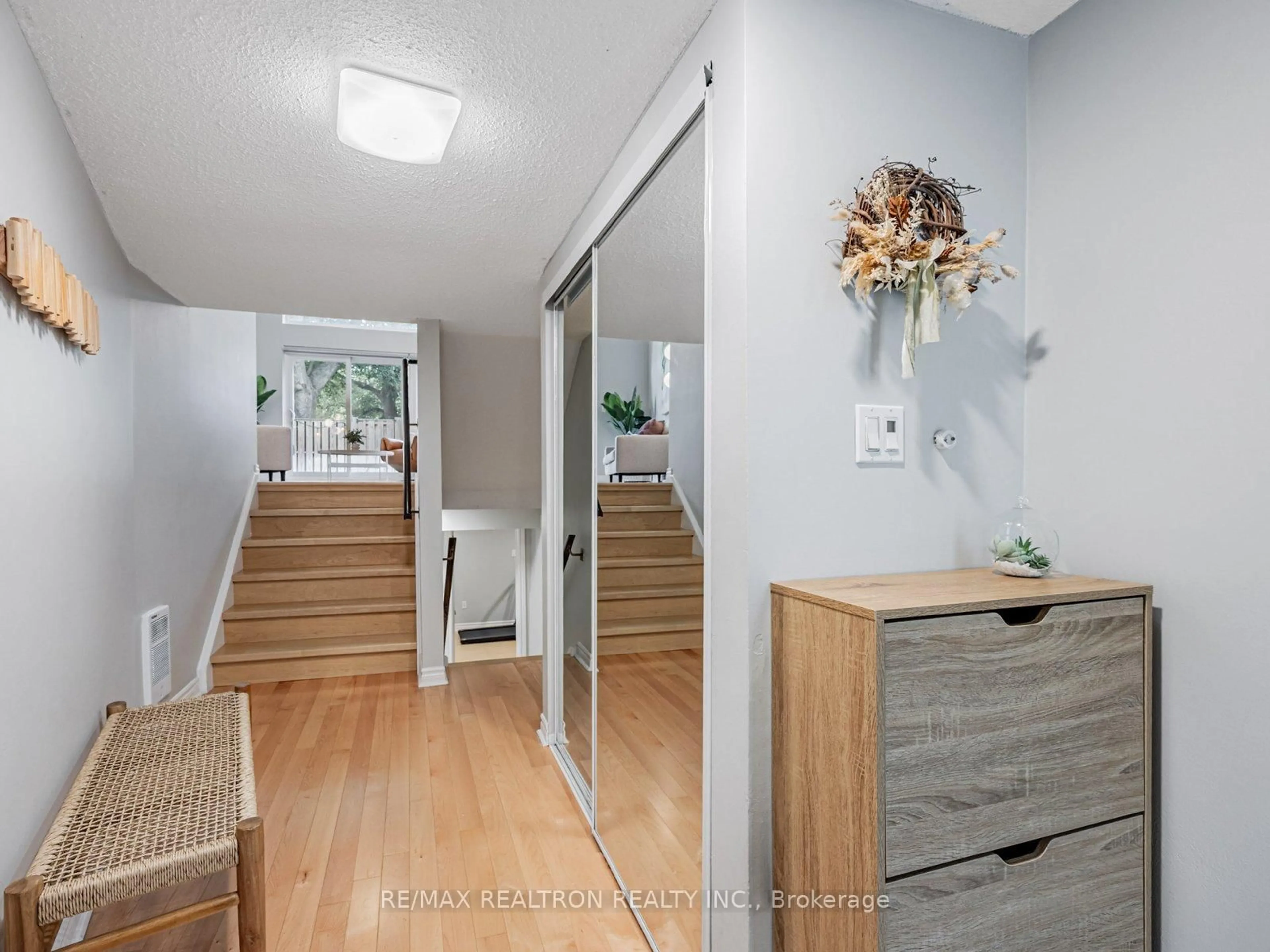 Indoor entryway for 2 Carol Wrenway, Toronto Ontario M2H 2Y6
