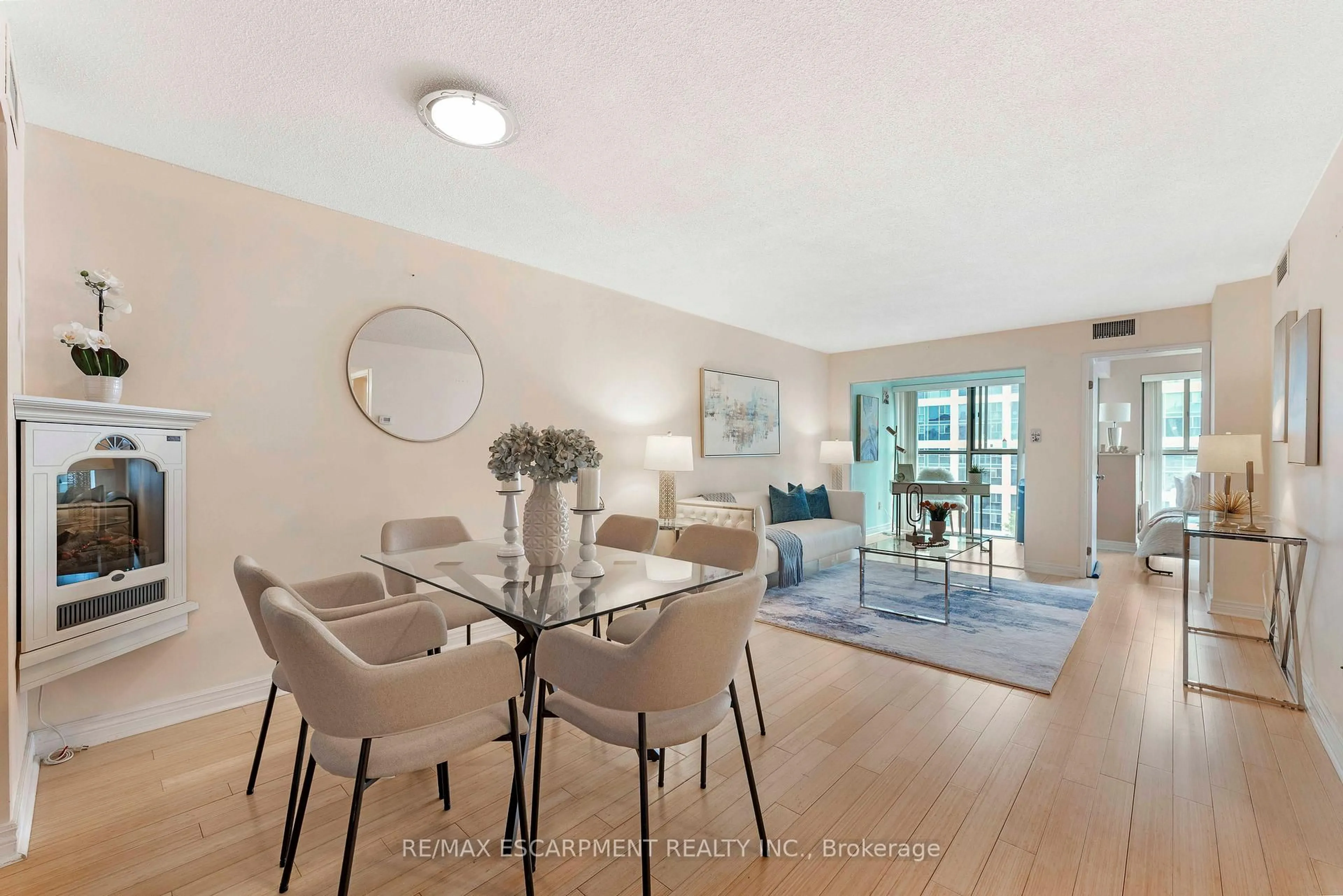 Dining room, unknown for 65 Scadding Ave #811, Toronto Ontario M5A 4L1