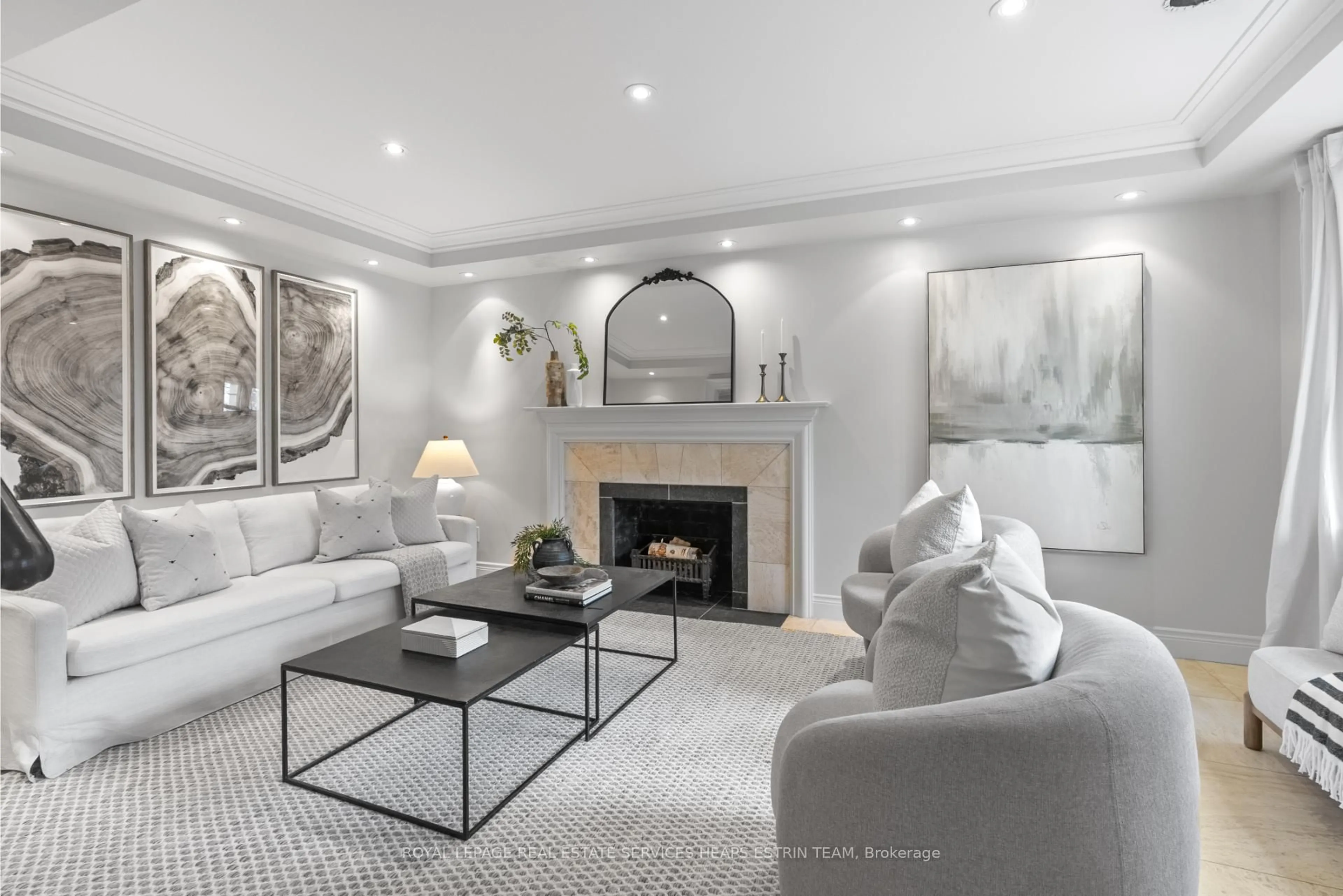 Living room with furniture, unknown for 32 Parkhurst Blvd, Toronto Ontario M4G 2C6