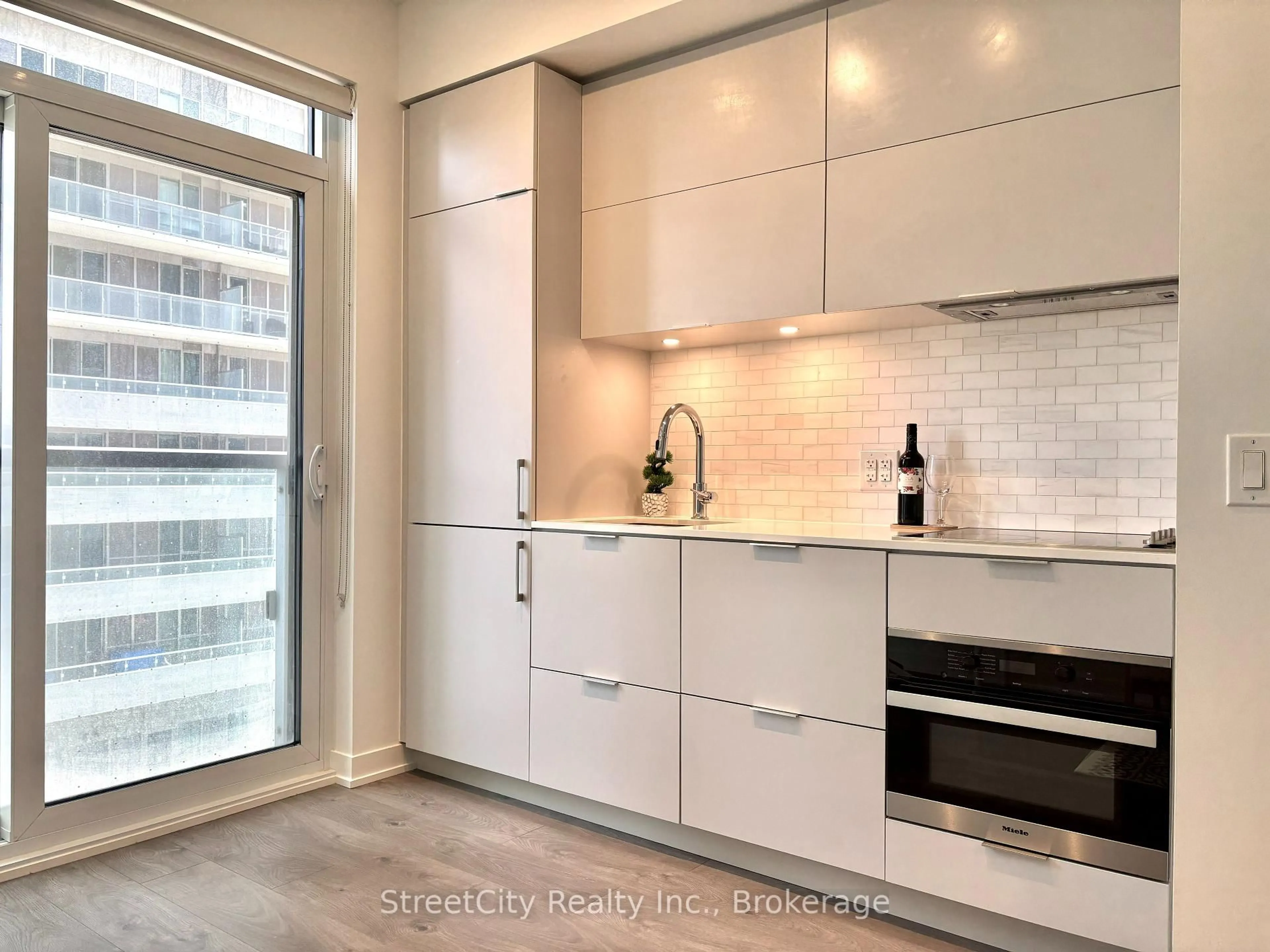 Contemporary kitchen, unknown for 20 Richardson St #611, Toronto Ontario M5A 0S6