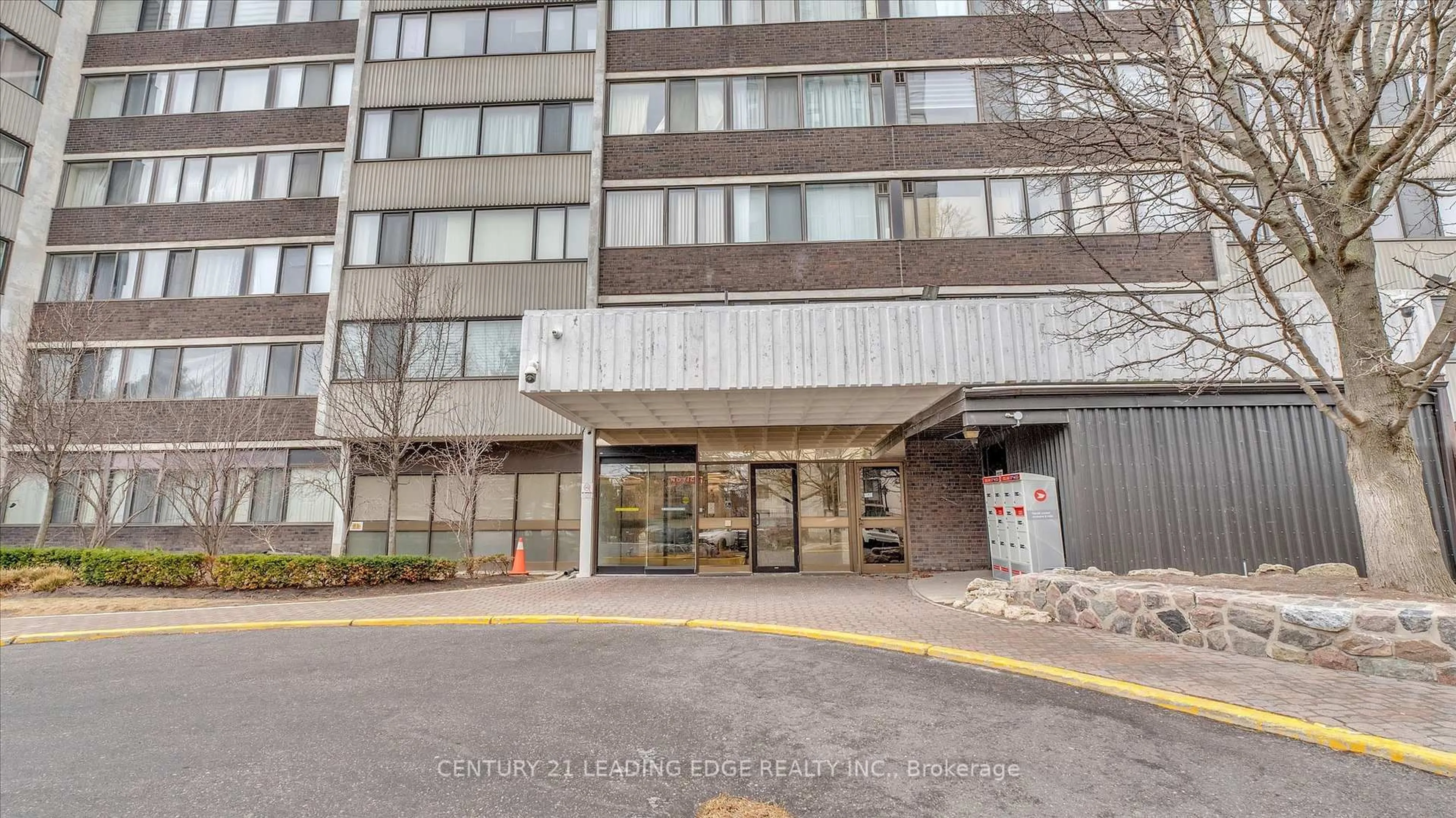 Indoor foyer for 80 Antibes Dr #2605, Toronto Ontario M2R 3N5