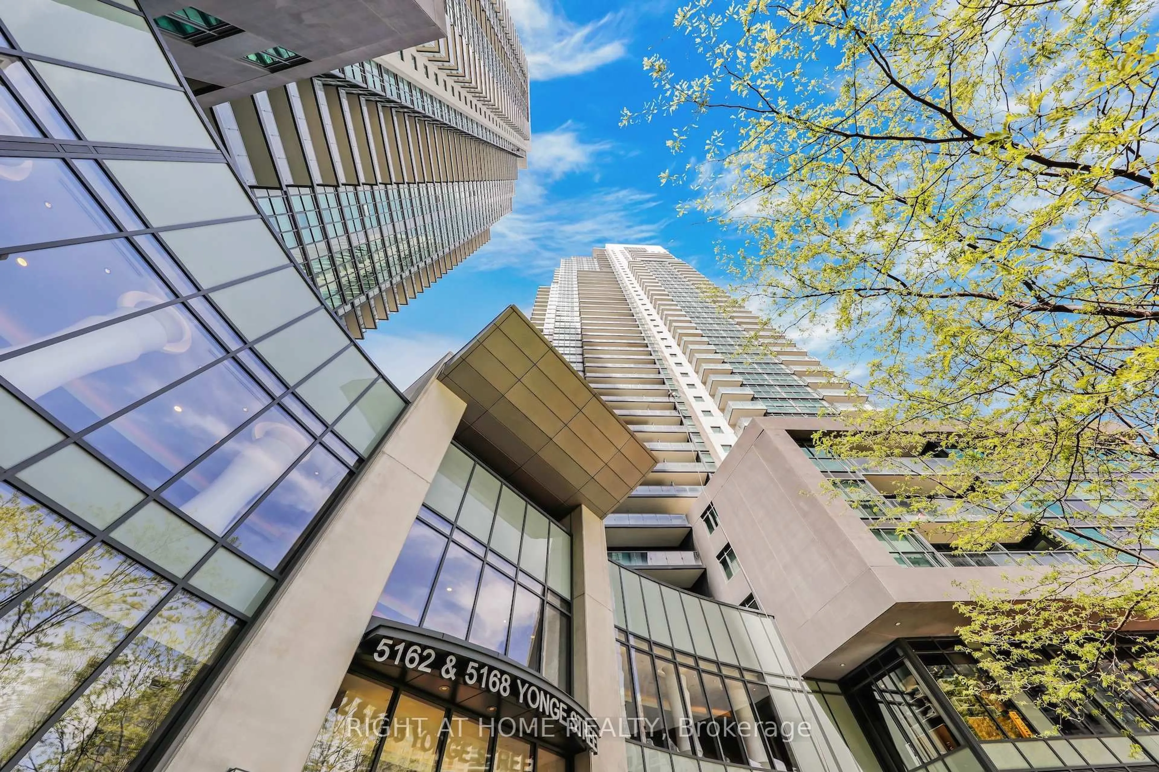Indoor foyer for 5168 Yonge St #3308, Toronto Ontario M2N 0G1