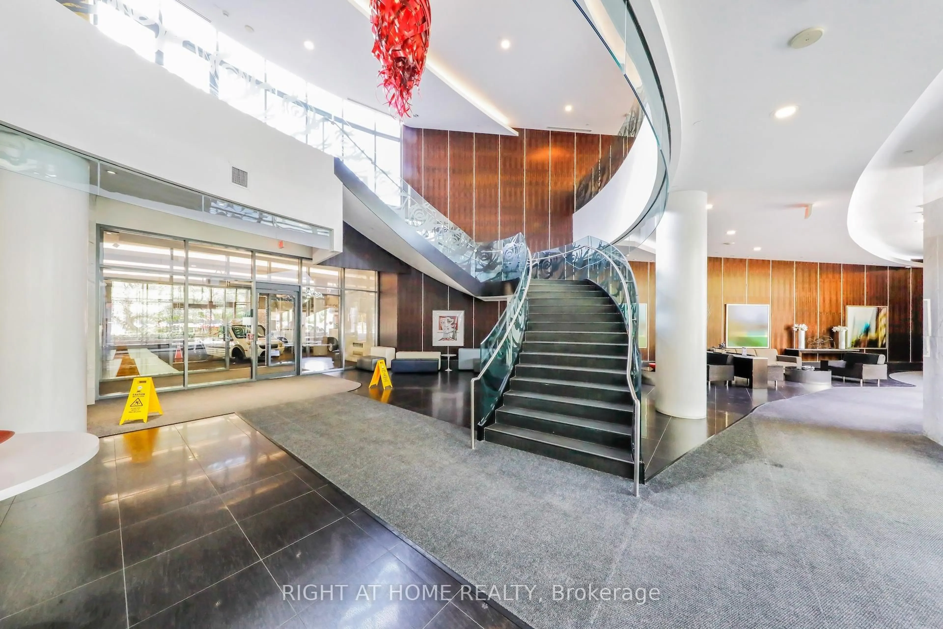 Indoor foyer for 5168 Yonge St #3308, Toronto Ontario M2N 0G1