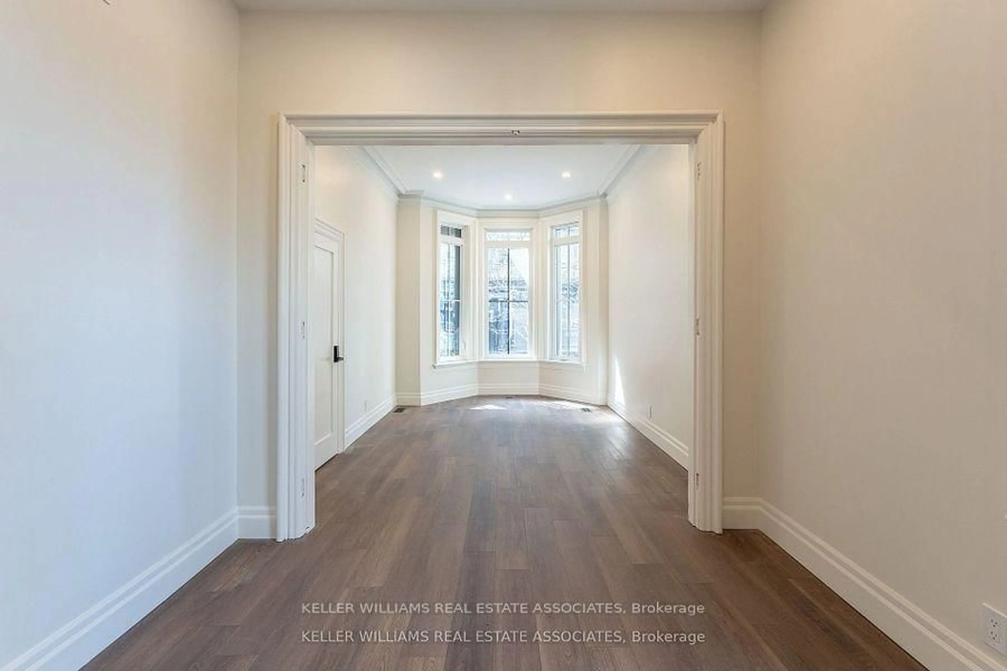 Indoor entryway for 54 Stewart St, Toronto Ontario M5V 1H6