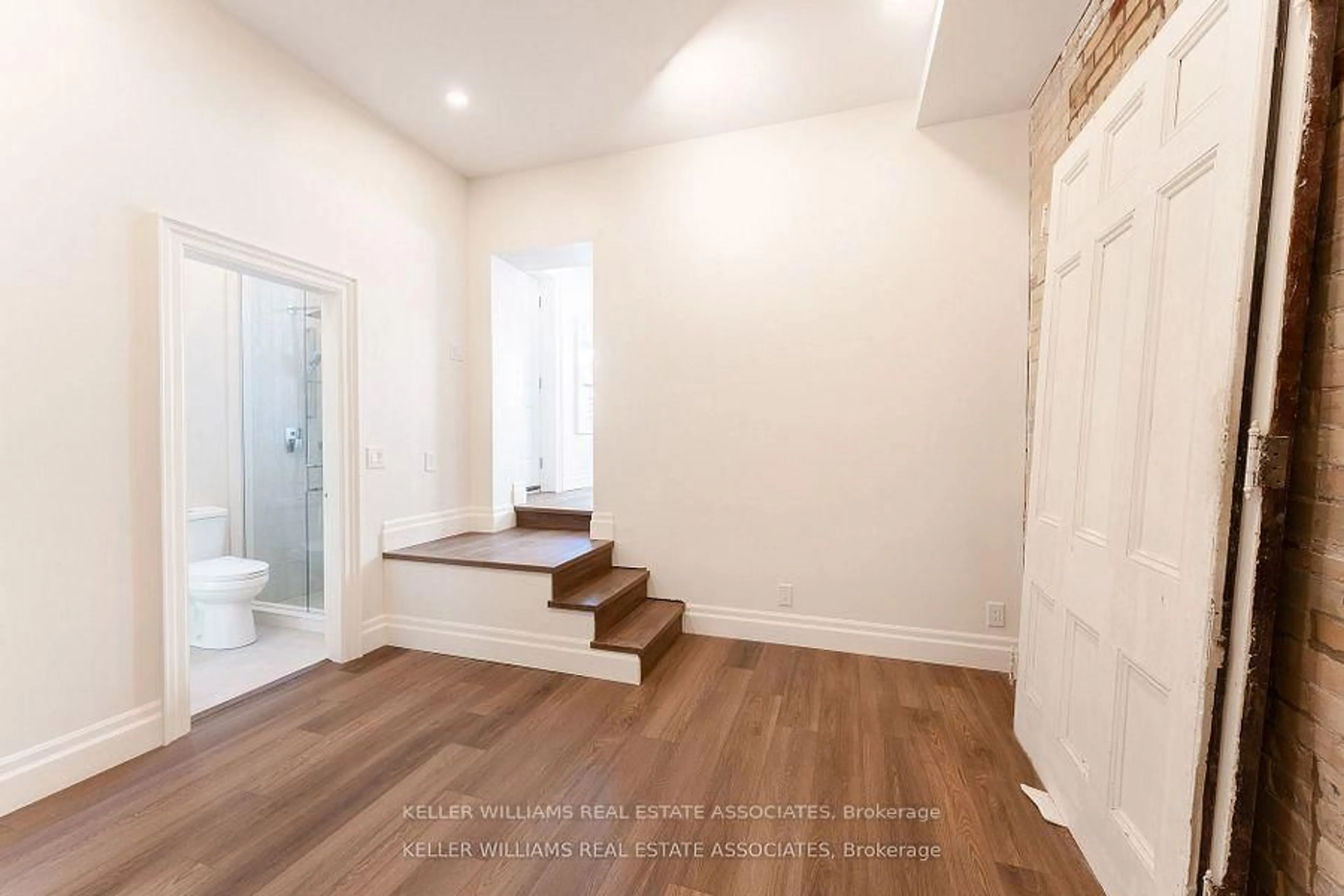 Indoor entryway for 54 Stewart St, Toronto Ontario M5V 1H6