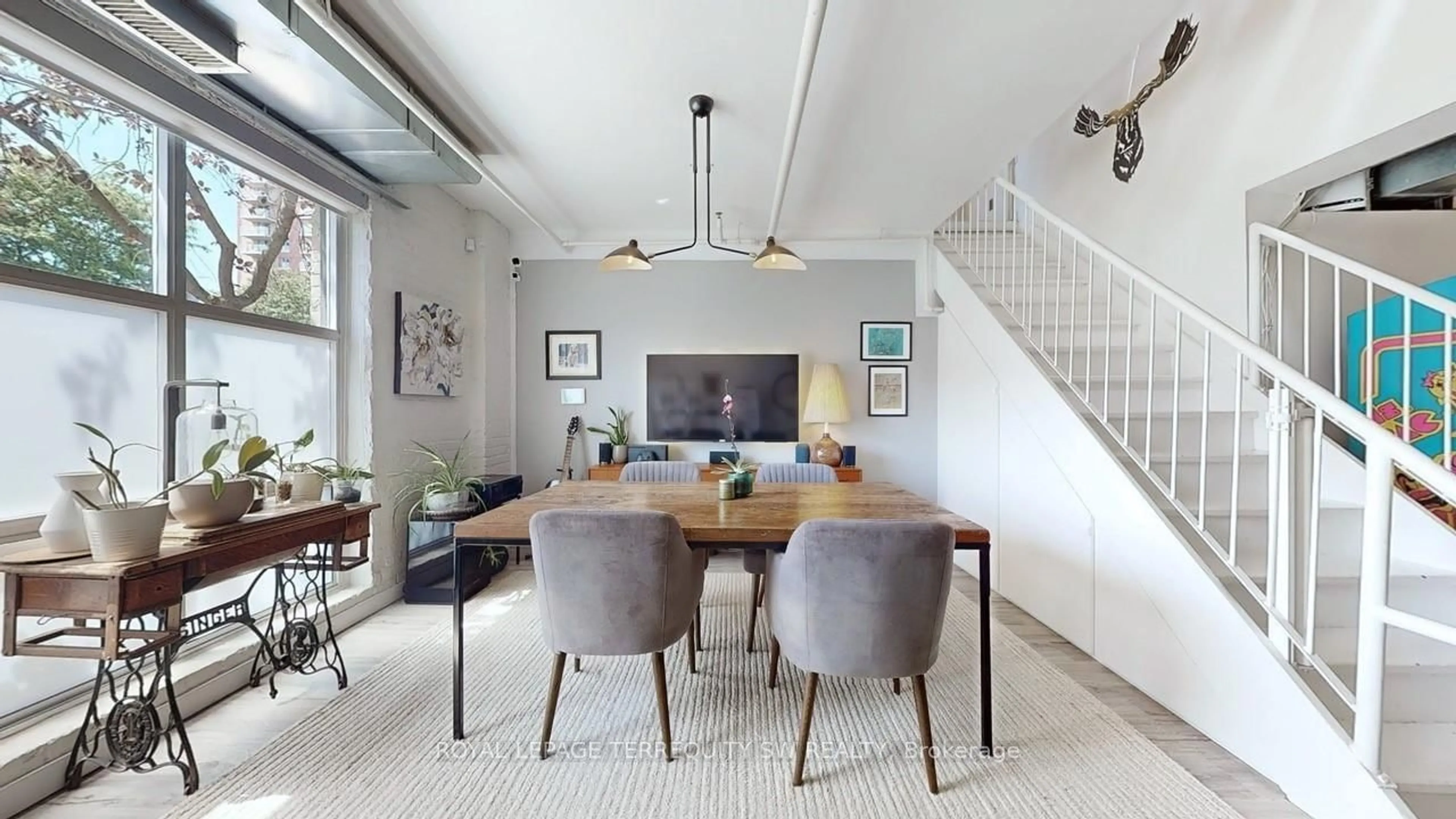 Dining room, cement floor for 284 St Helens Ave #127, Toronto Ontario M6H 4A4