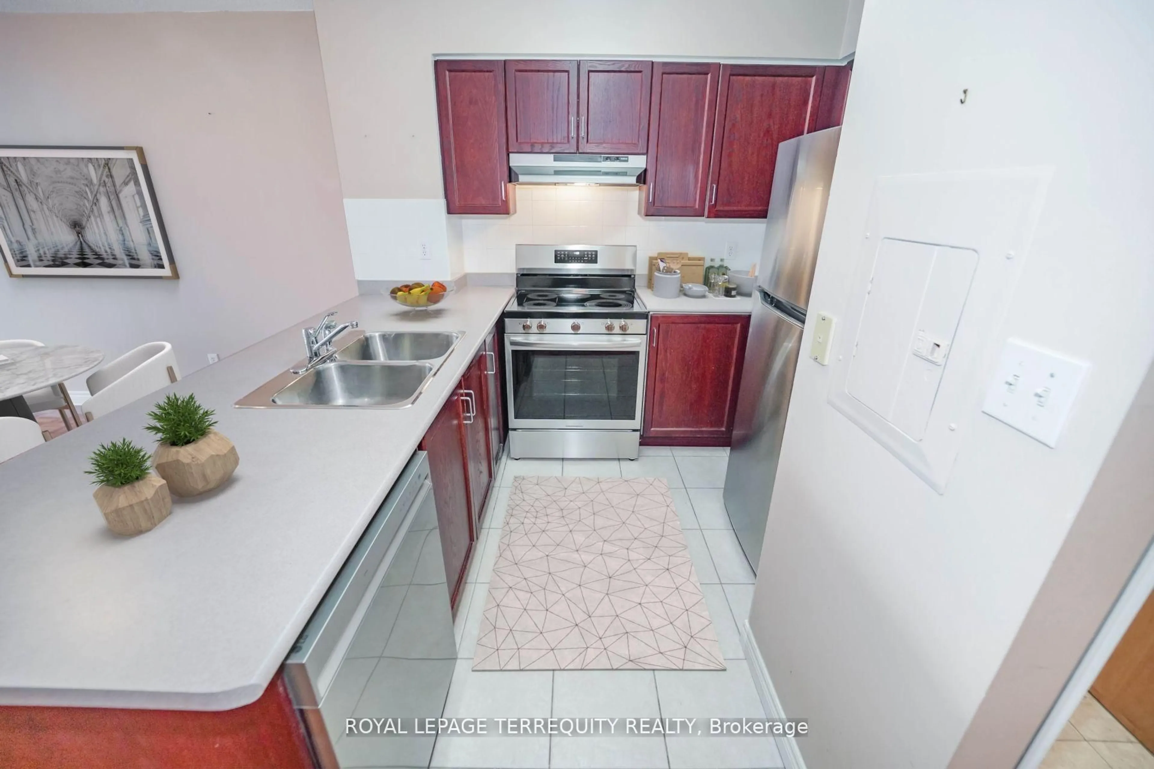 Standard kitchen, unknown for 43 Eglinton Ave #1708, Toronto Ontario M4P 1A2