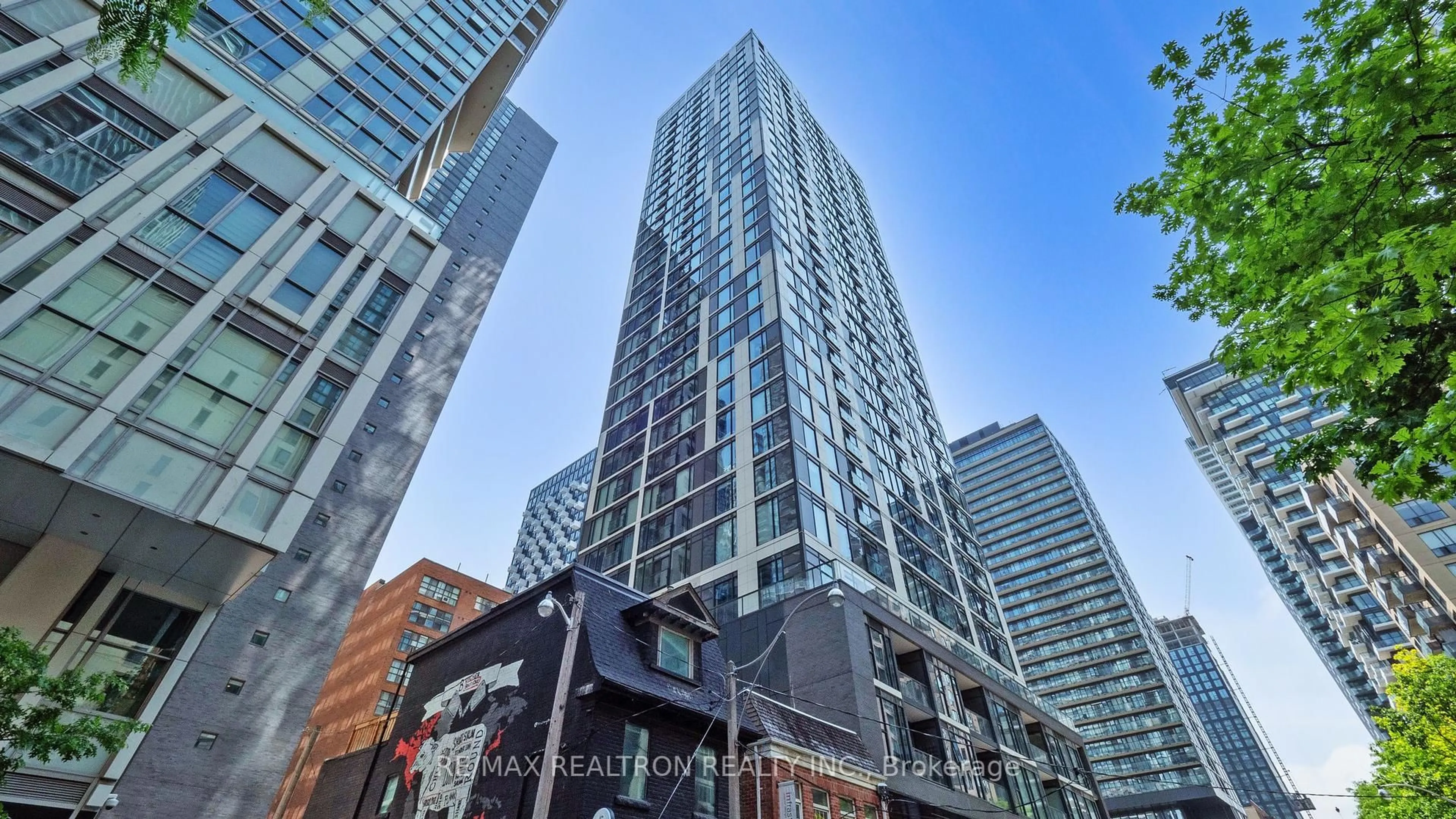 Unknown for 65 Mutual St #1702, Toronto Ontario M5B 0E5