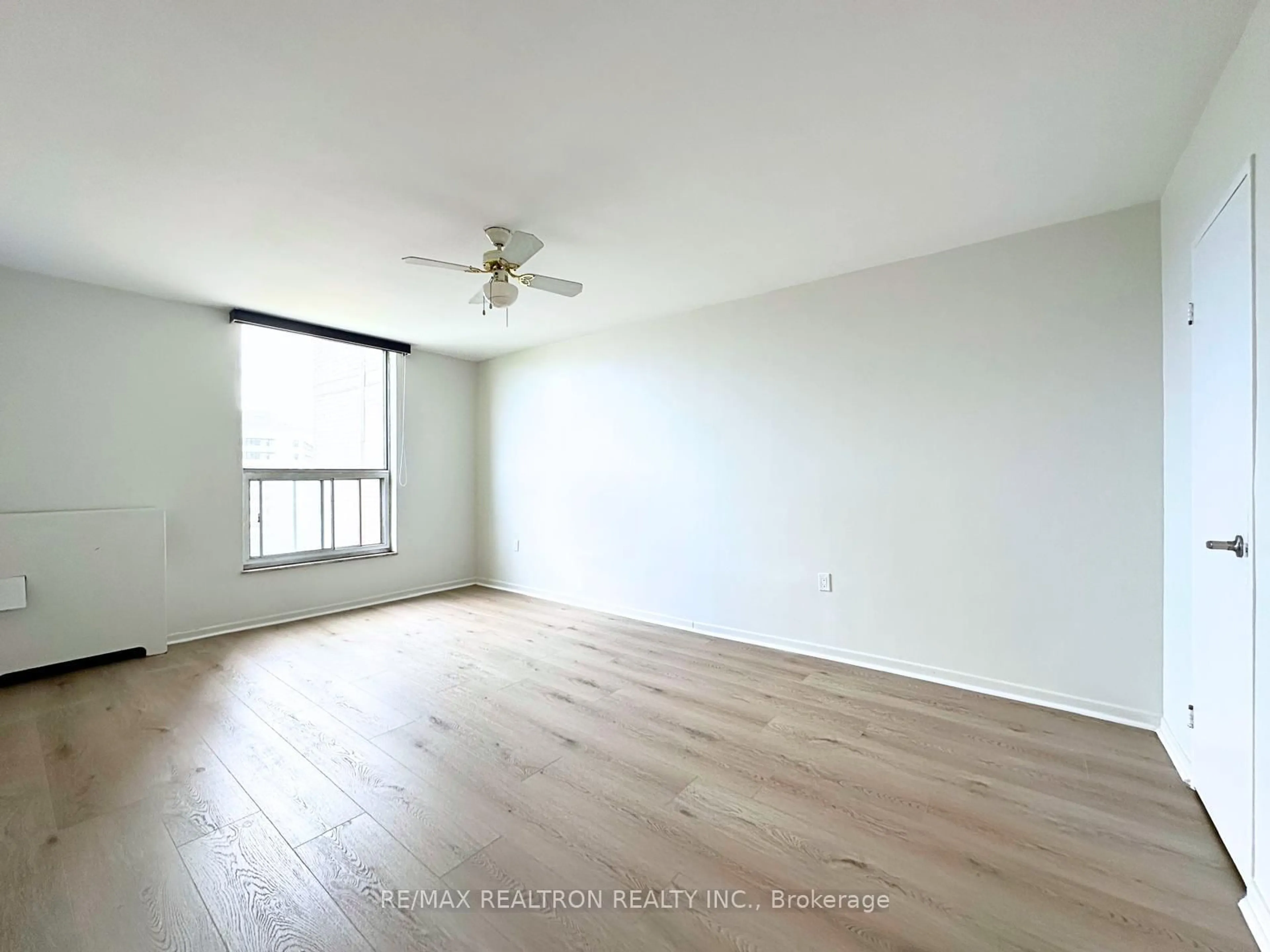 A pic of a room for 130 Neptune Dr #903, Toronto Ontario M6A 1X5