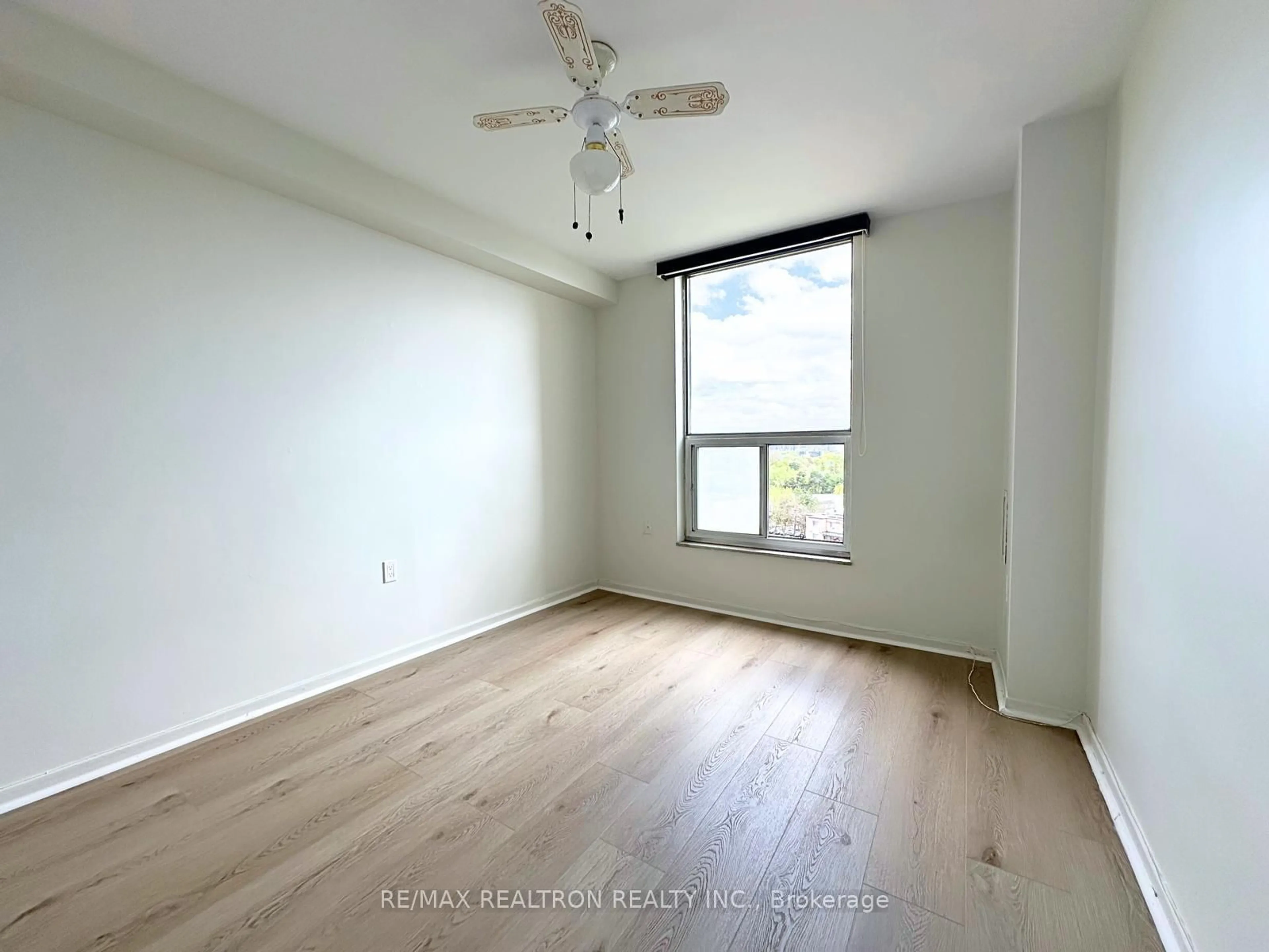 A pic of a room for 130 Neptune Dr #903, Toronto Ontario M6A 1X5