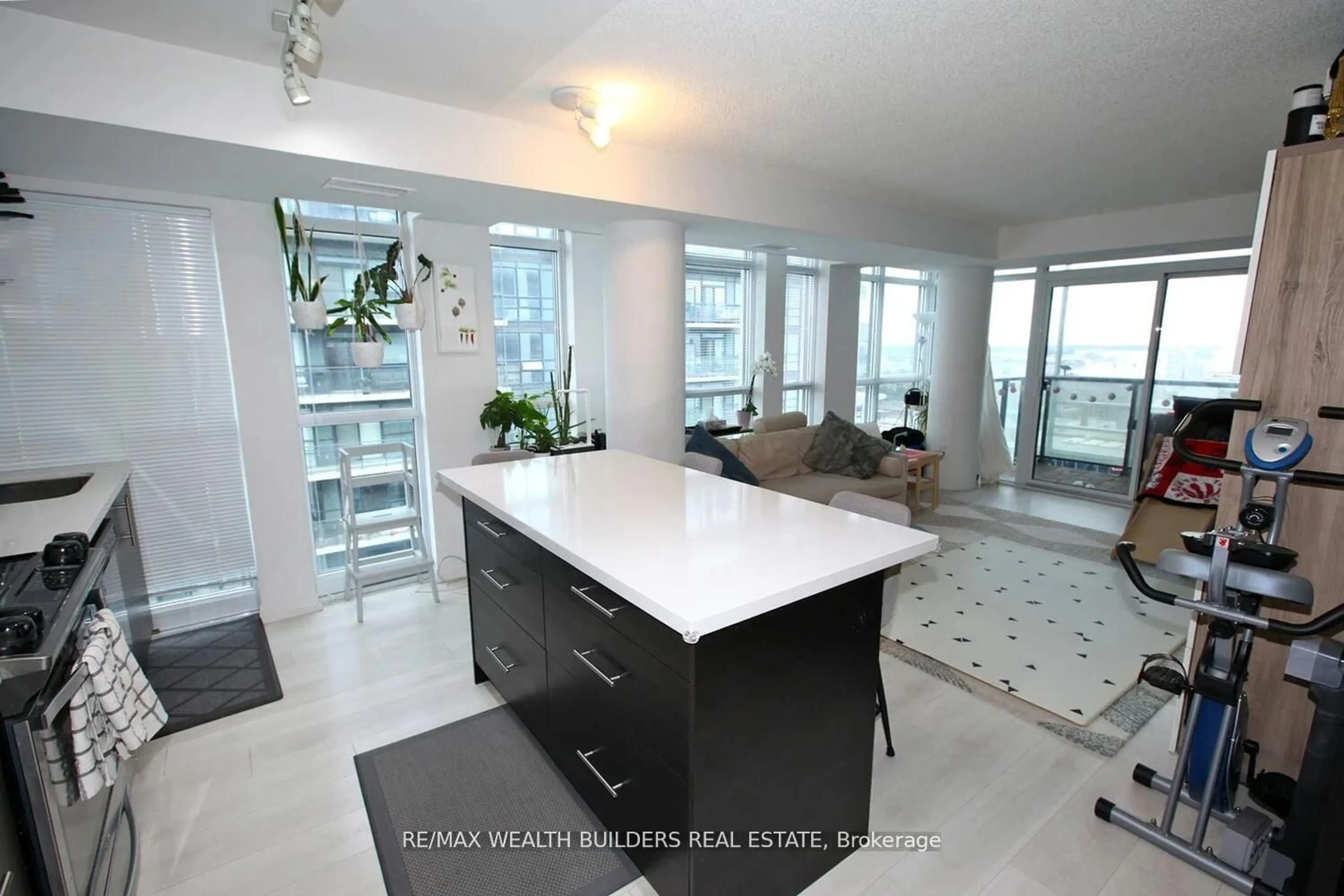 Open concept kitchen, ceramic/tile floor for 400 Adelaide St #2322, Toronto Ontario M5A 4S3