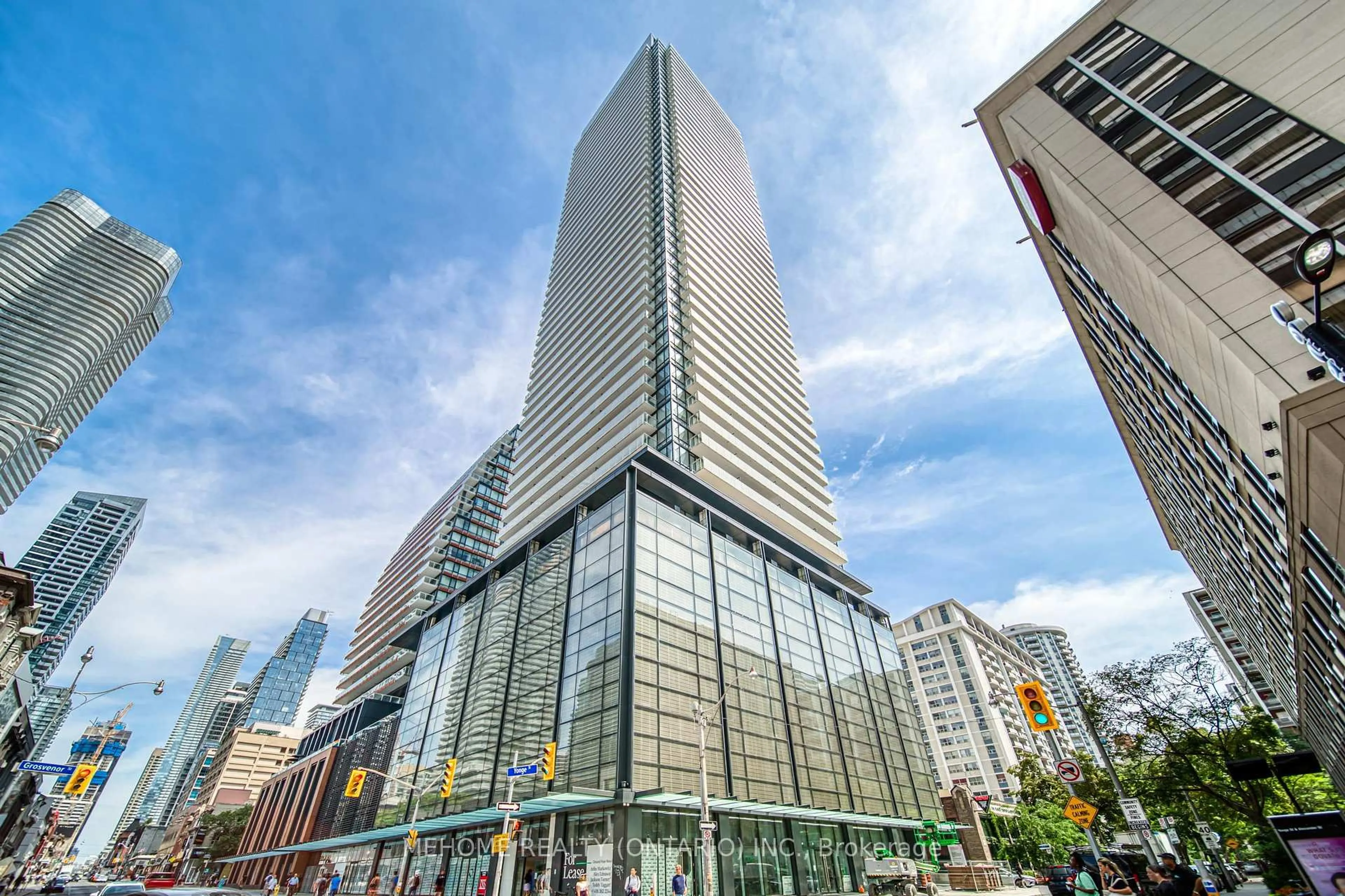 Indoor foyer for 501 Yonge St #2902, Toronto Ontario M4Y 0G8