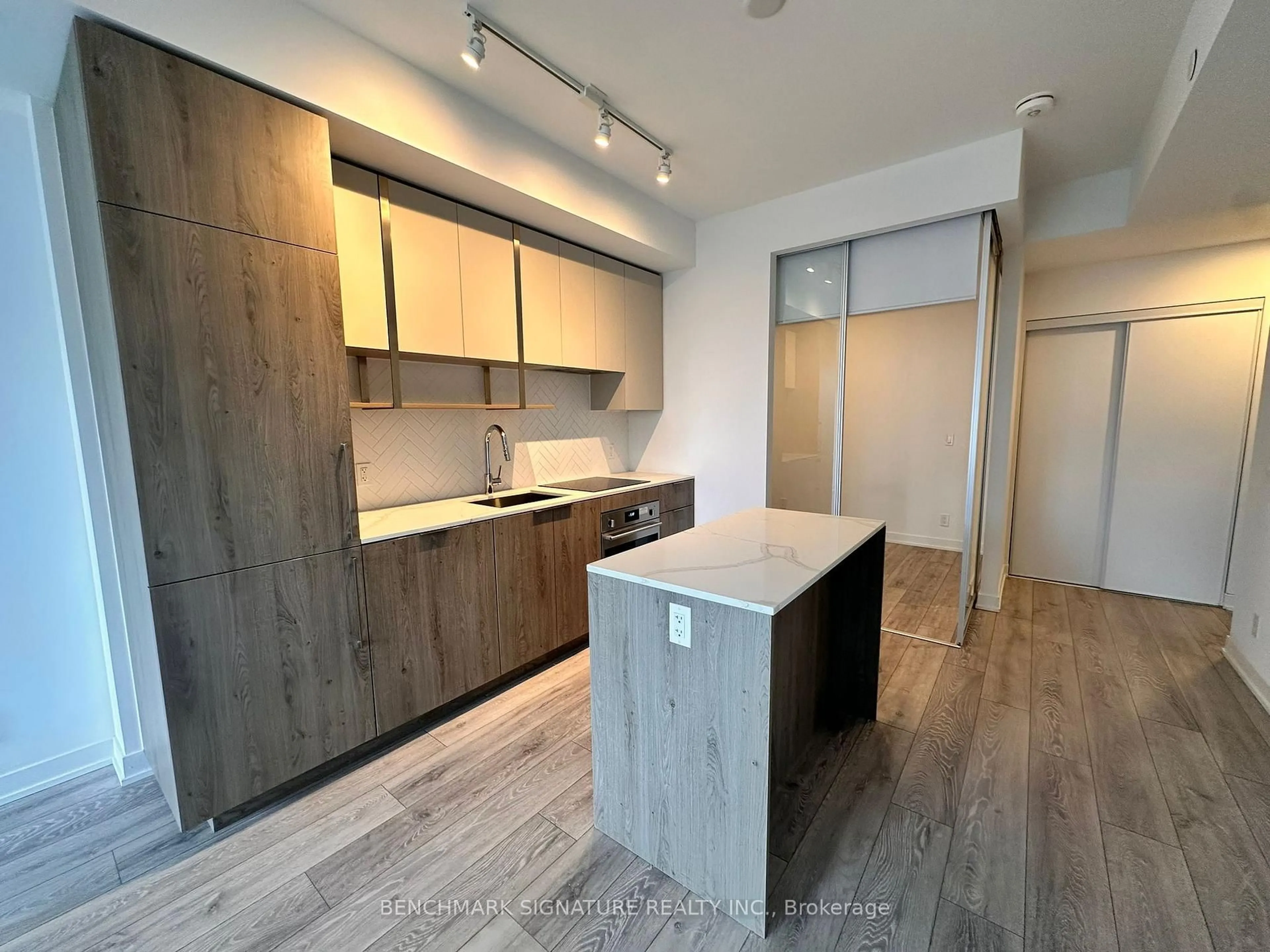 Open concept kitchen, wood/laminate floor for 15 Holmes Ave #1312, Toronto Ontario M2N 0L4