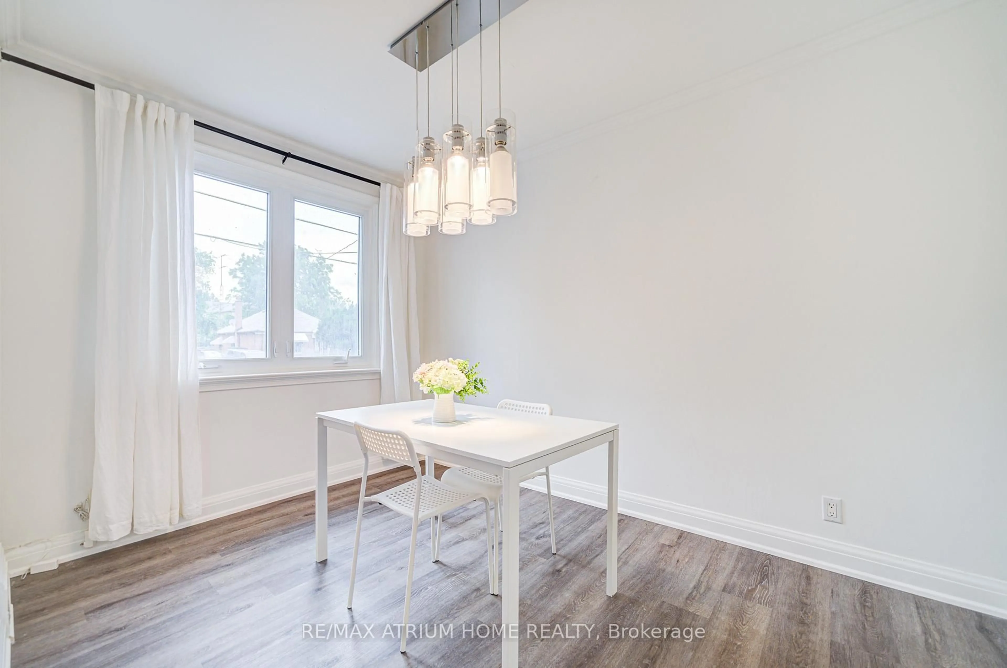 Dining room, wood/laminate floor for 293 Poyntz Ave, Toronto Ontario M2N 1J8