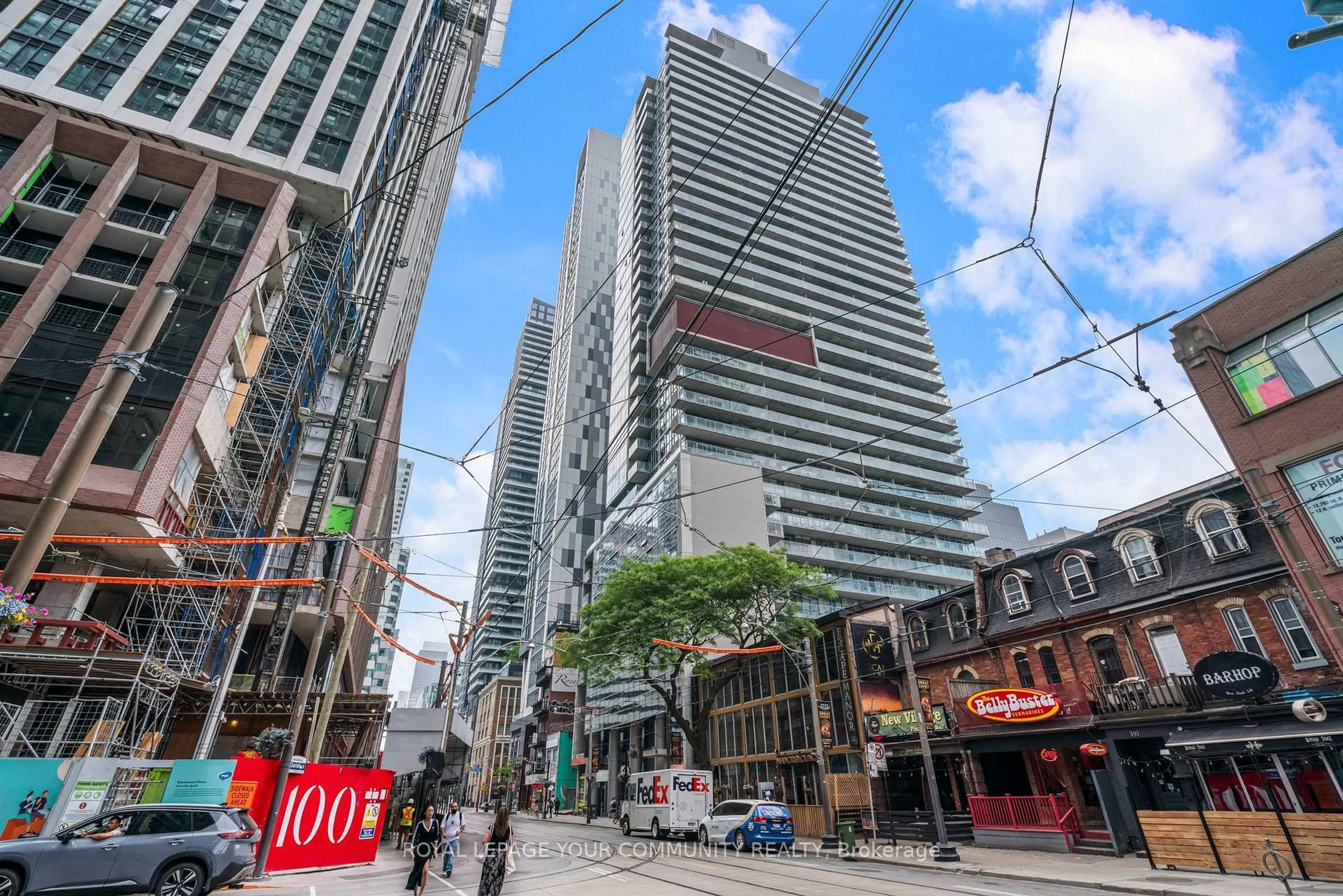 Patio, street for 375 King St #1706, Toronto Ontario M5V 1K5