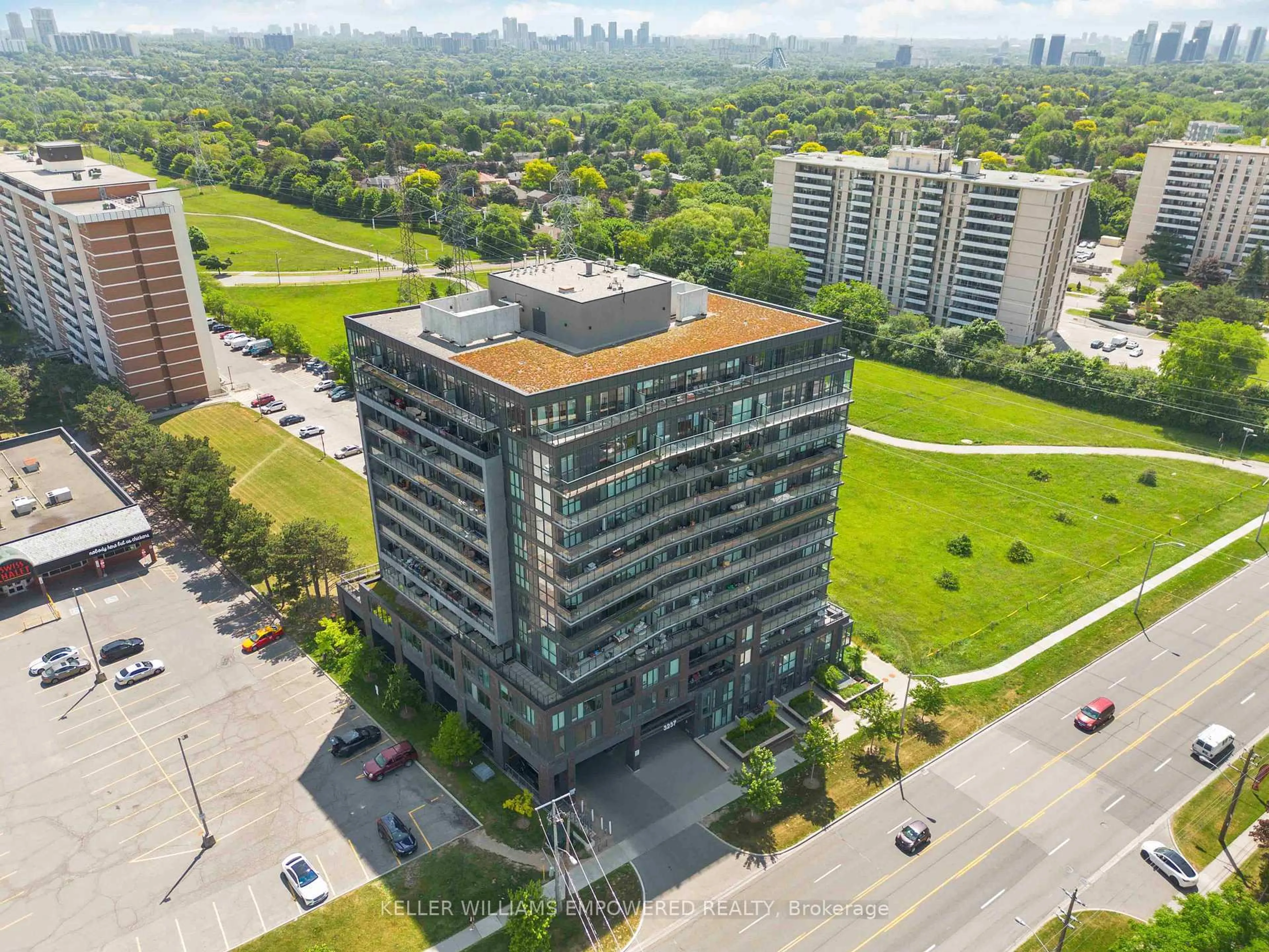 A pic from outside/outdoor area/front of a property/back of a property/a pic from drone, city buildings view from balcony for 3237 Bayview Ave #512, Toronto Ontario M2K 0G1
