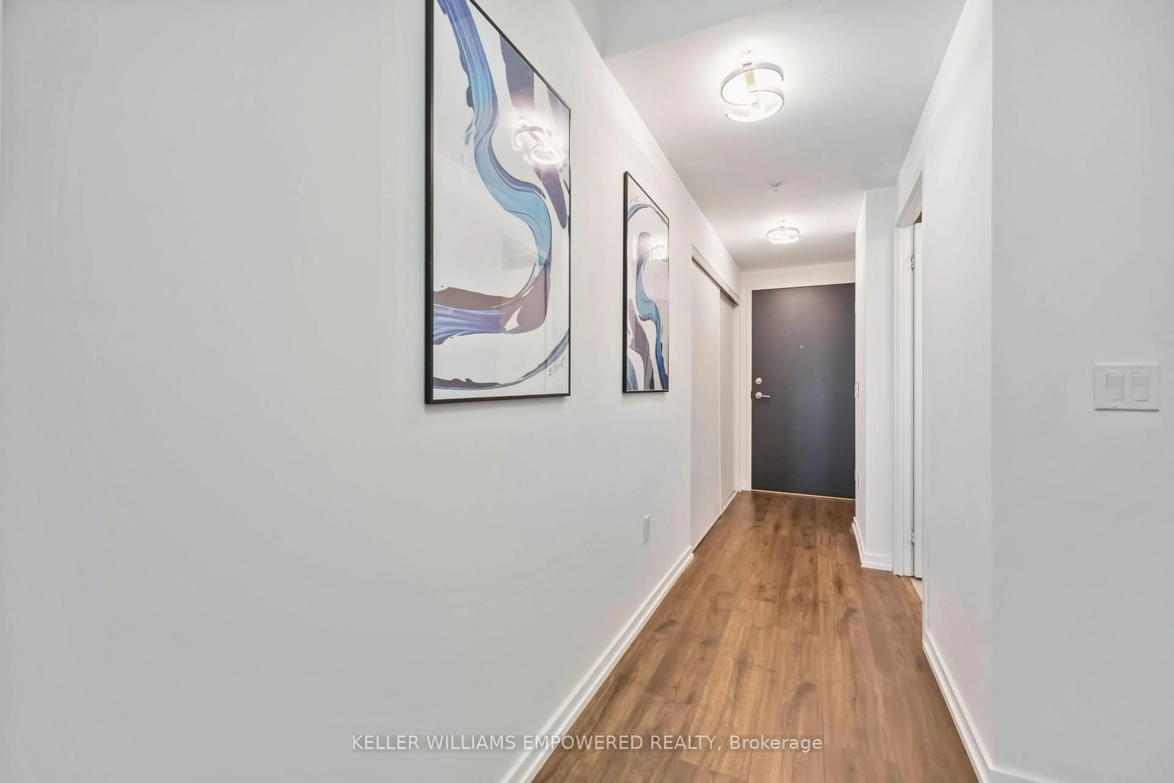 Indoor entryway for 3237 Bayview Ave #512, Toronto Ontario M2K 0G1