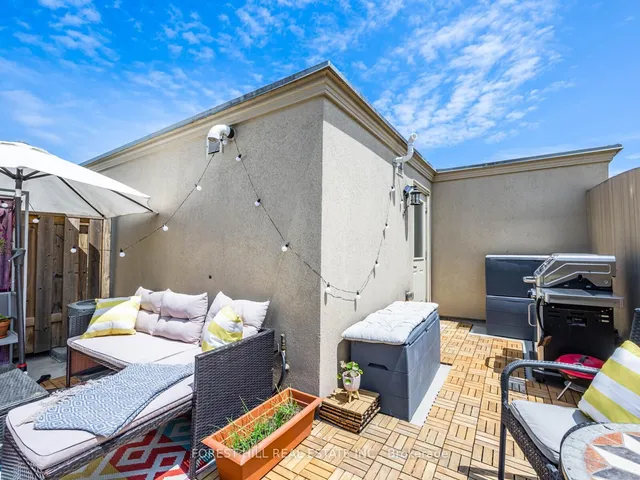 Primary image of 68 Carr St Unit TH 3