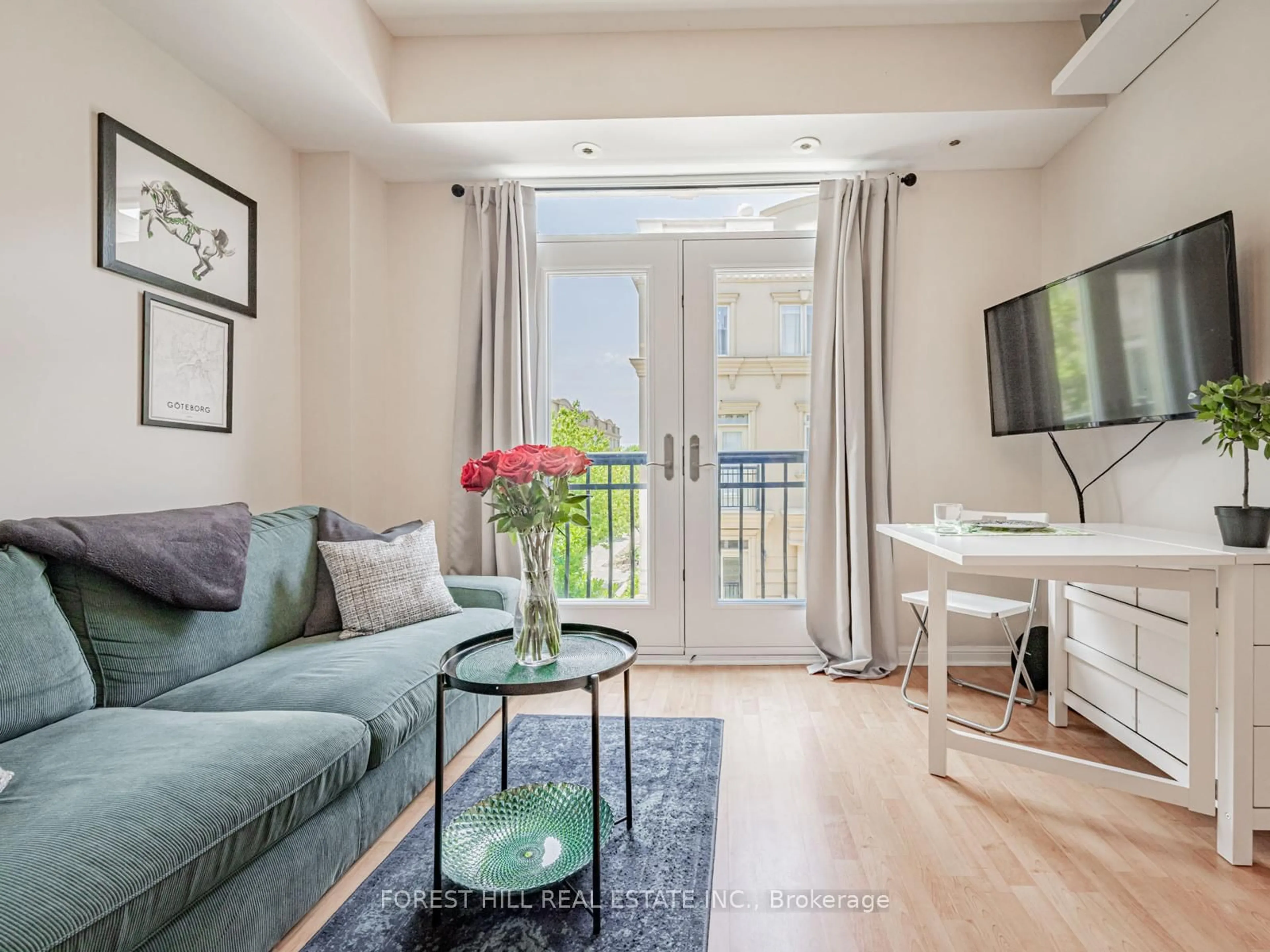 Living room with furniture, unknown for 68 Carr St #TH 3, Toronto Ontario M5T 1B7