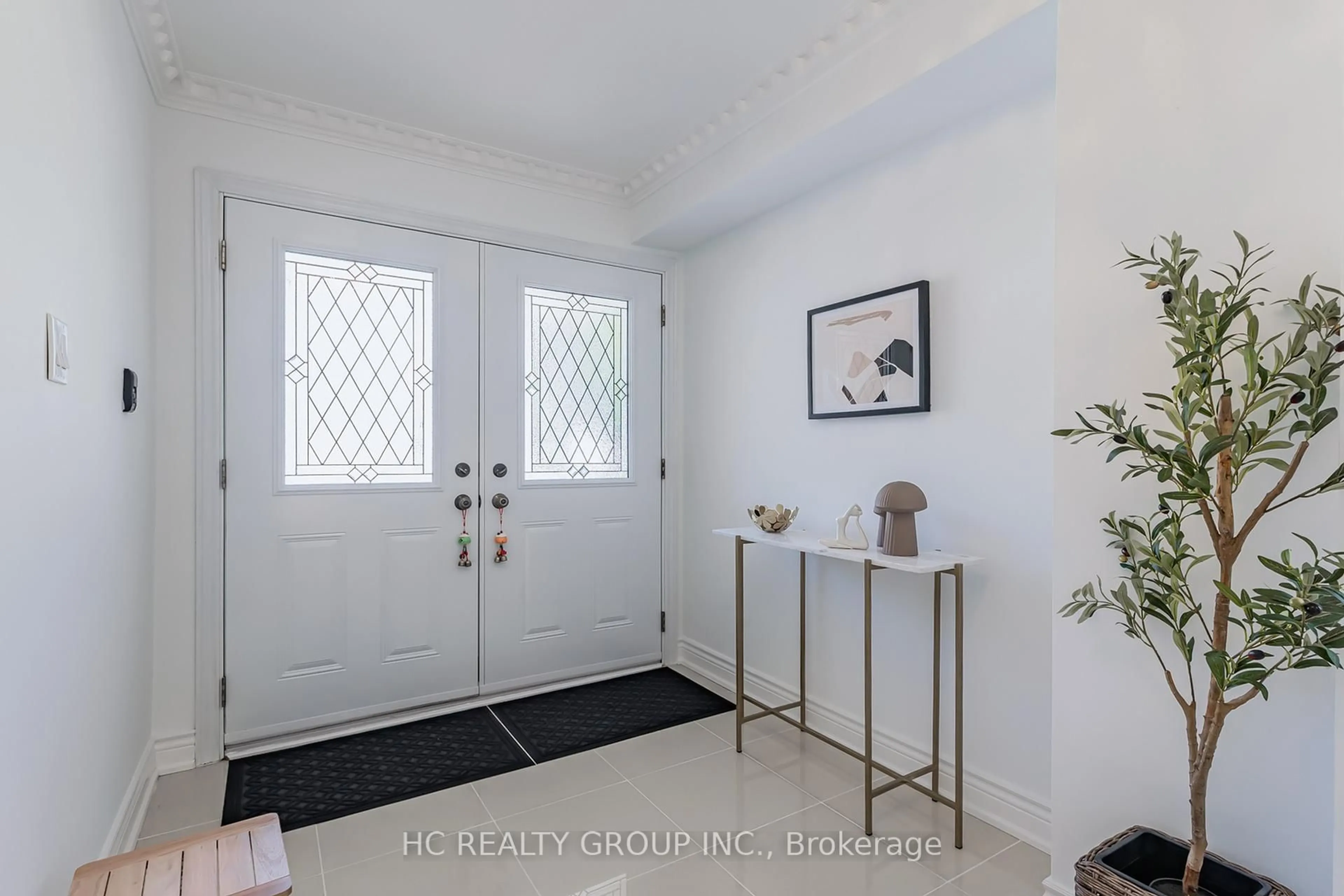 Indoor entryway for 53 Chipwood Cres, Toronto Ontario M2J 3X6