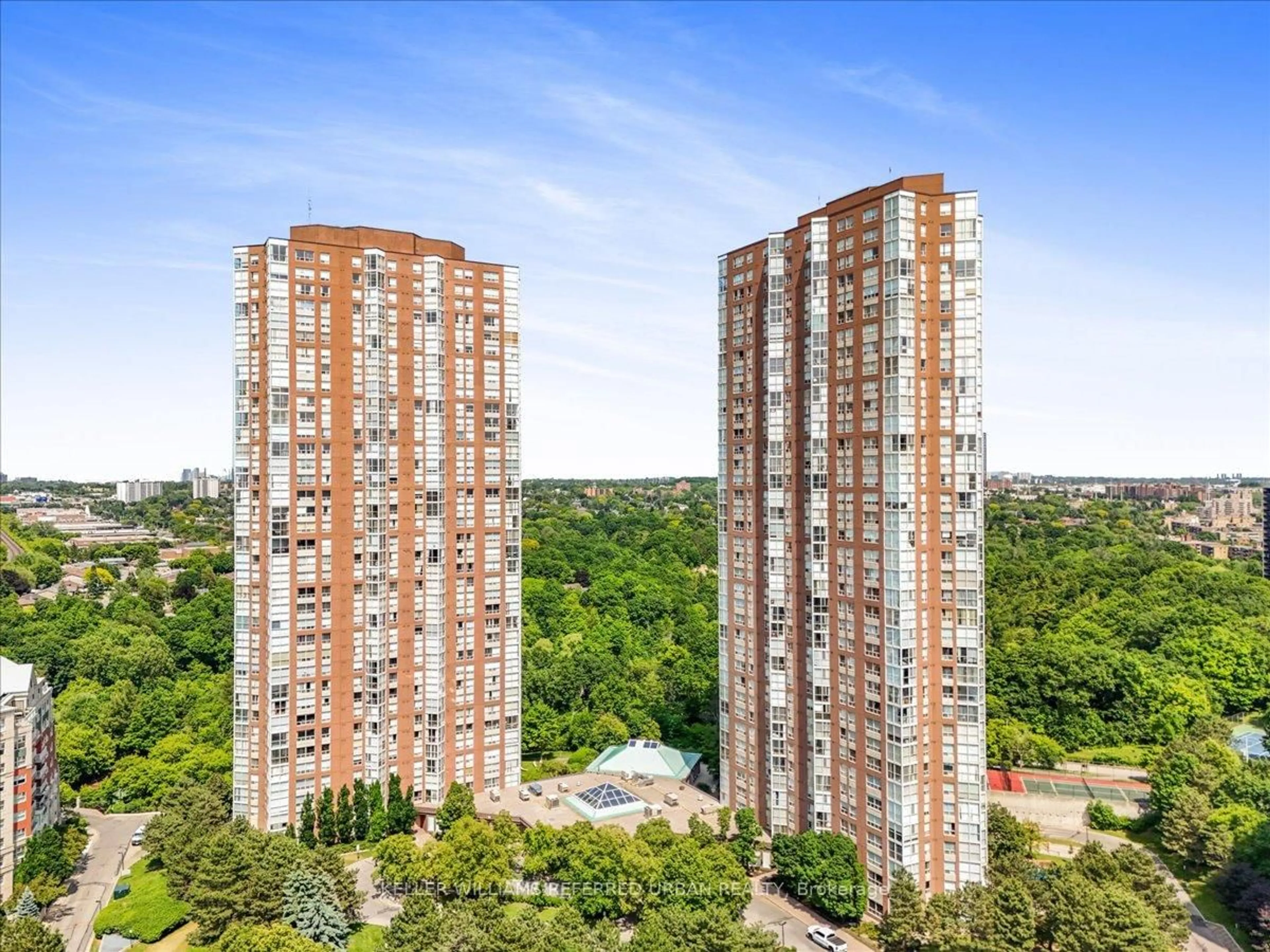 A pic from outside/outdoor area/front of a property/back of a property/a pic from drone, city buildings view from balcony for 5 Concorde Pl #710, Toronto Ontario M3C 3M8