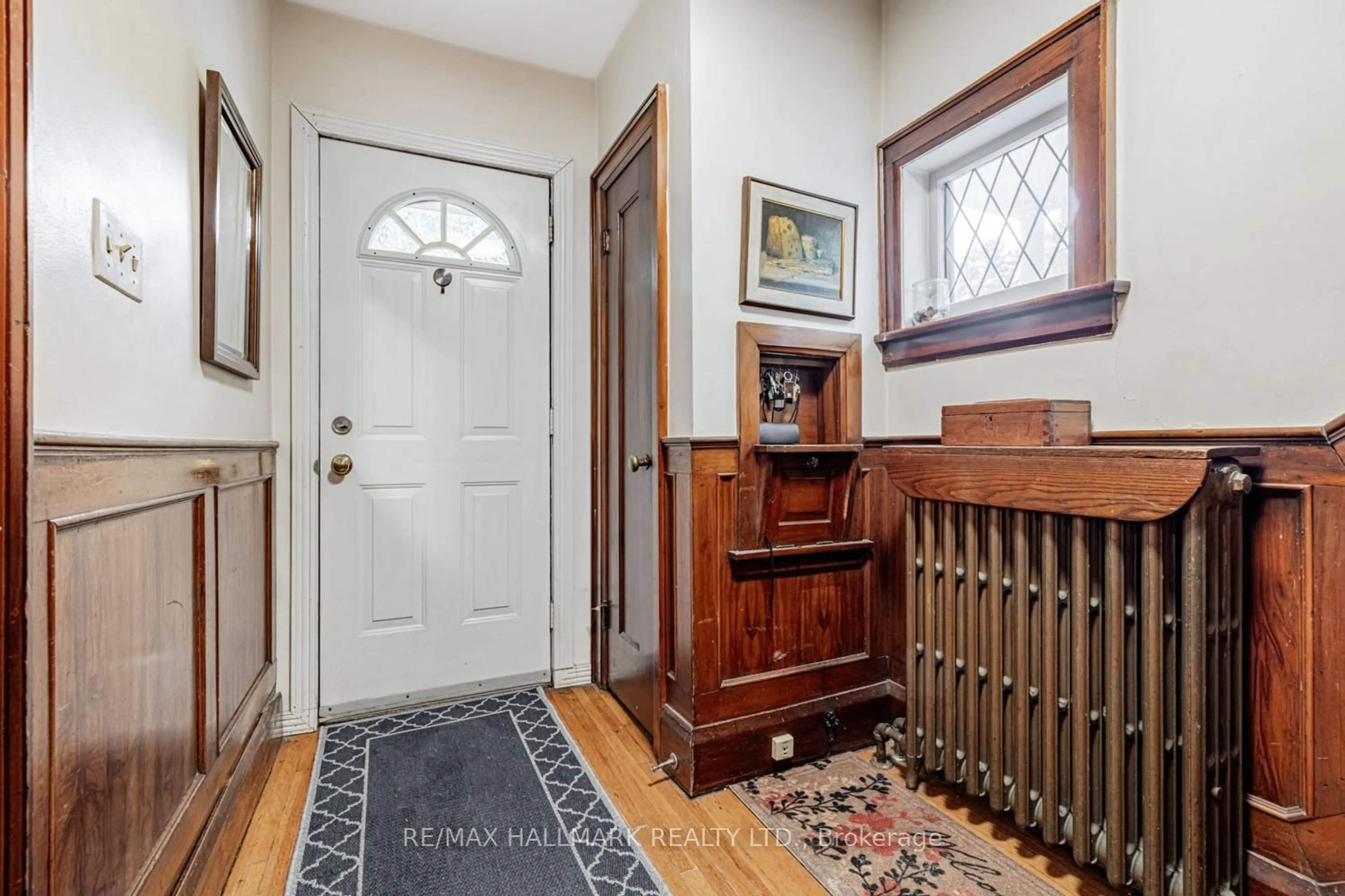 Indoor entryway for 248 CASTLEFIELD Ave, Toronto Ontario M4R 1G7