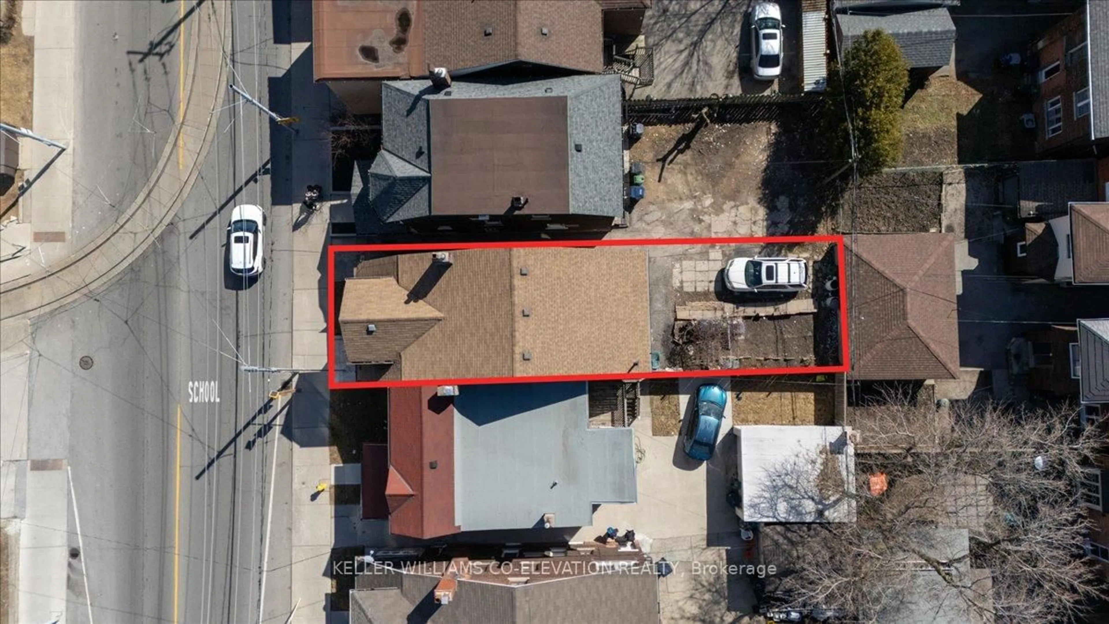 A pic from outside/outdoor area/front of a property/back of a property/a pic from drone, street for 172 Oakwood Ave, Toronto Ontario M6E 2T9
