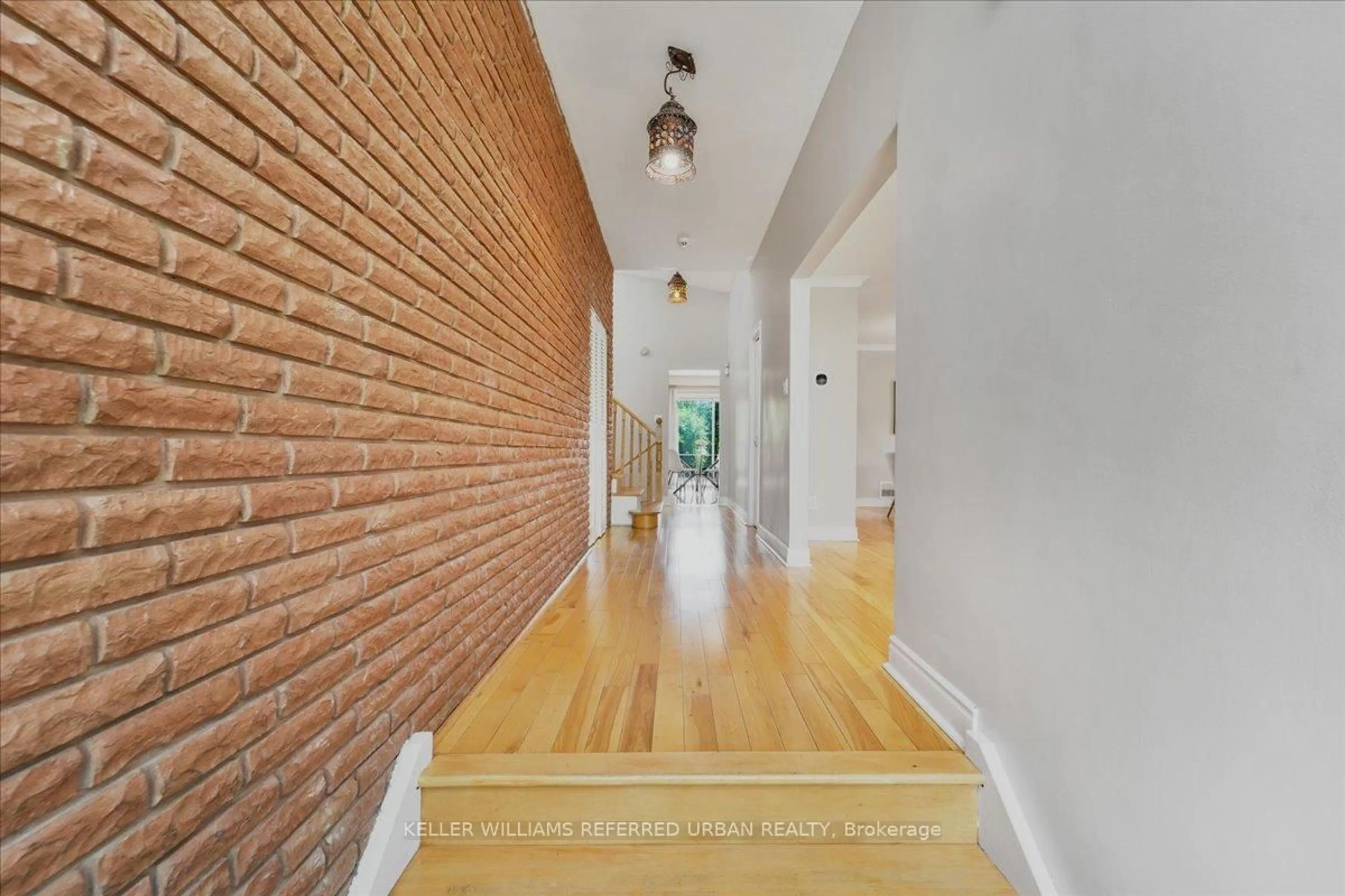 Indoor foyer for 9 Fairchild Ave, Toronto Ontario M2M 1T5
