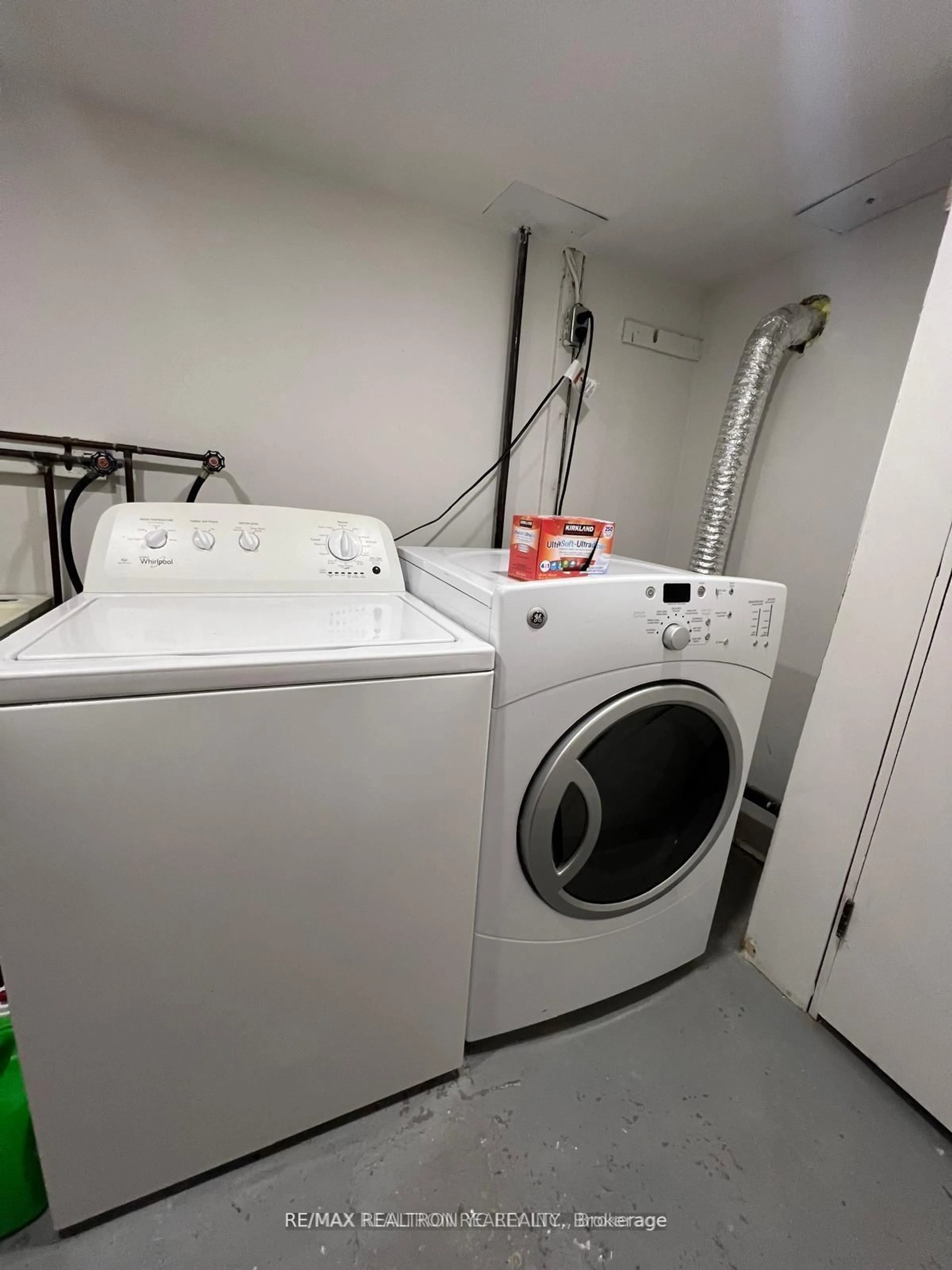 Laundry room for 5500 Yonge St #2410, Toronto Ontario M2N 7L1